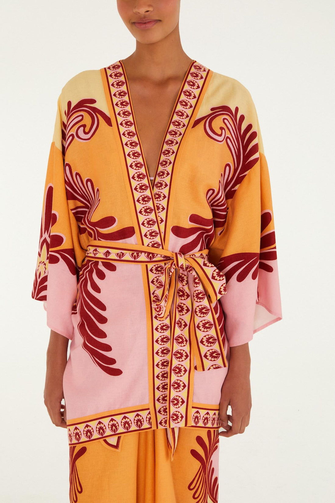 kimono arabesc amarillo suave