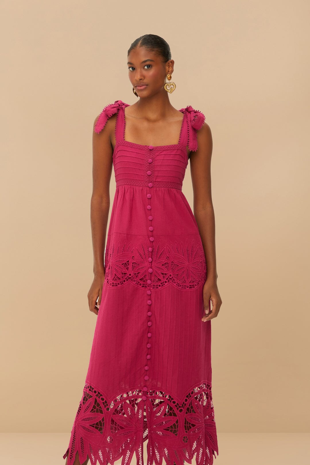 Vestido midi sin mangas con bordado de margaritas rosa