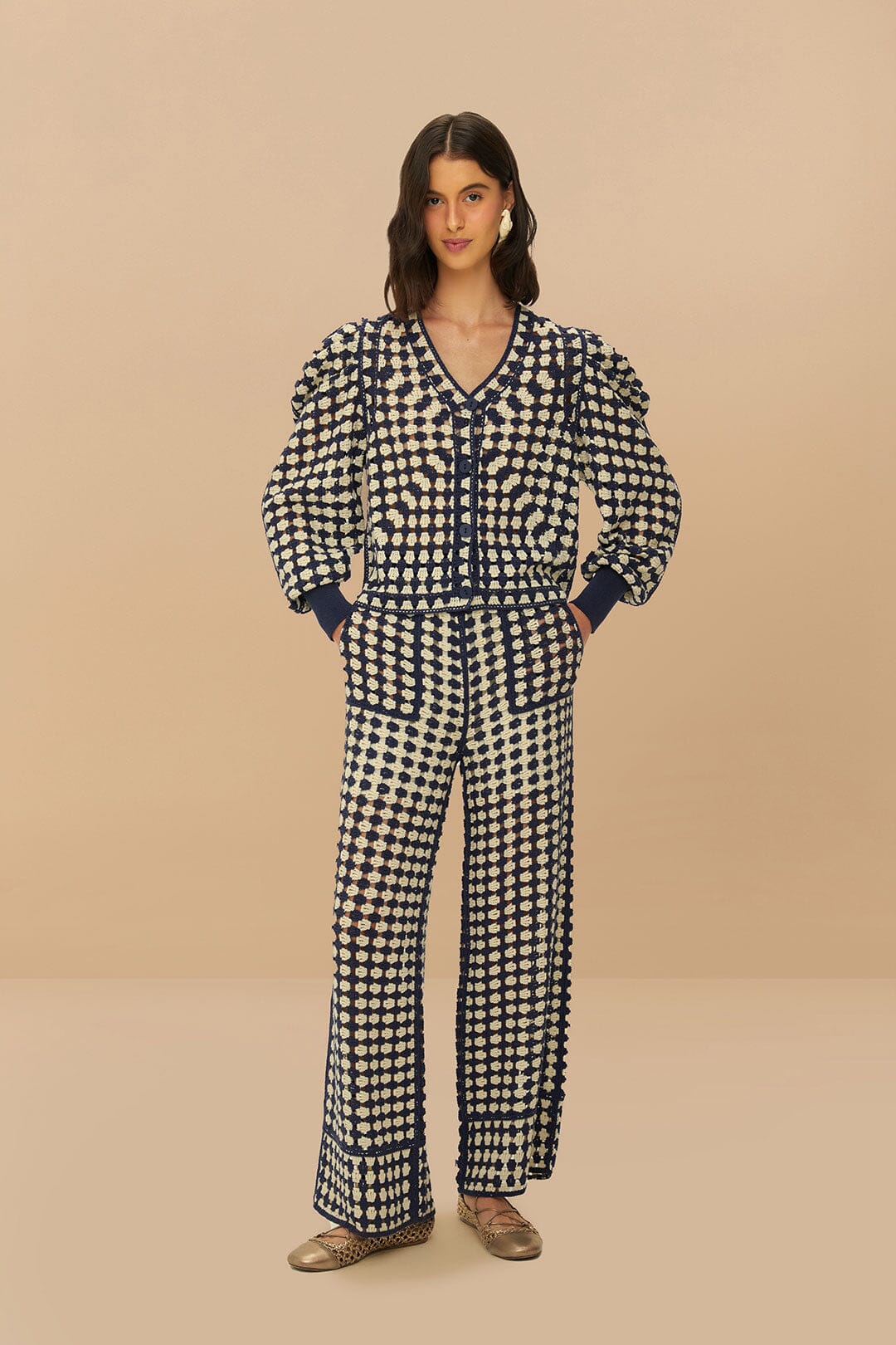 Pantalón de ganchillo azul y blanco