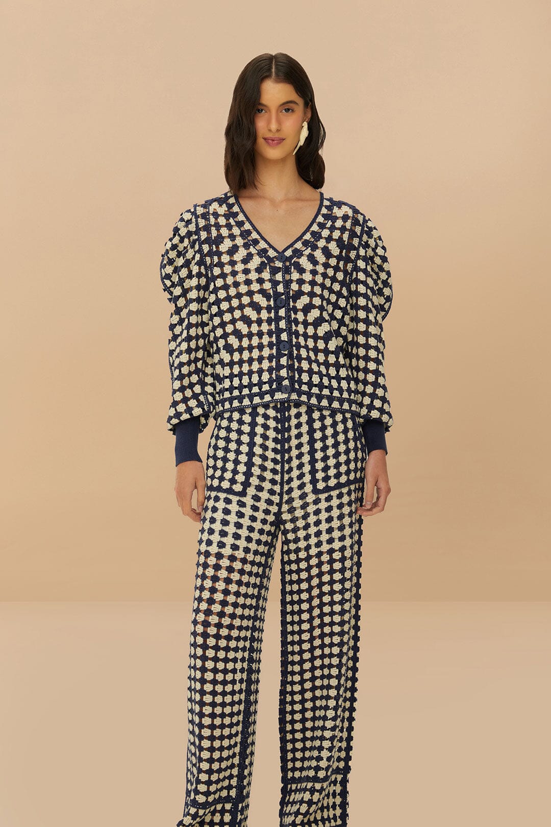 Pantalón de ganchillo azul y blanco