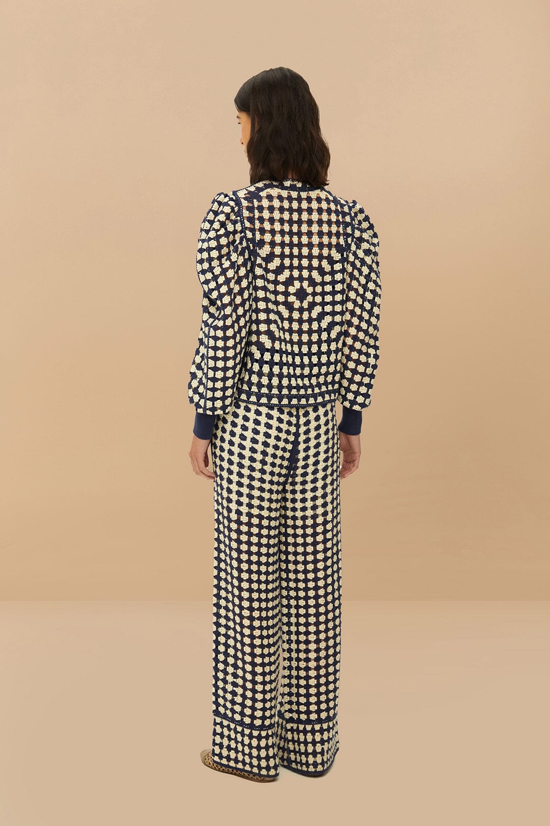 Pantalón de ganchillo azul y blanco