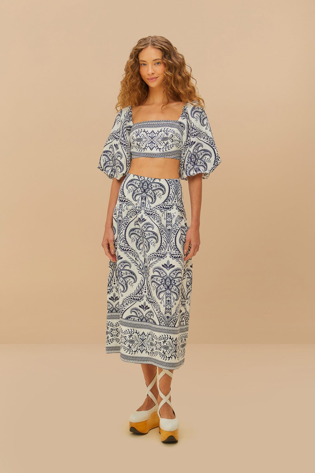 Blusa Off-White Tropical Cameo Euroflax™ de lino de primera calidad