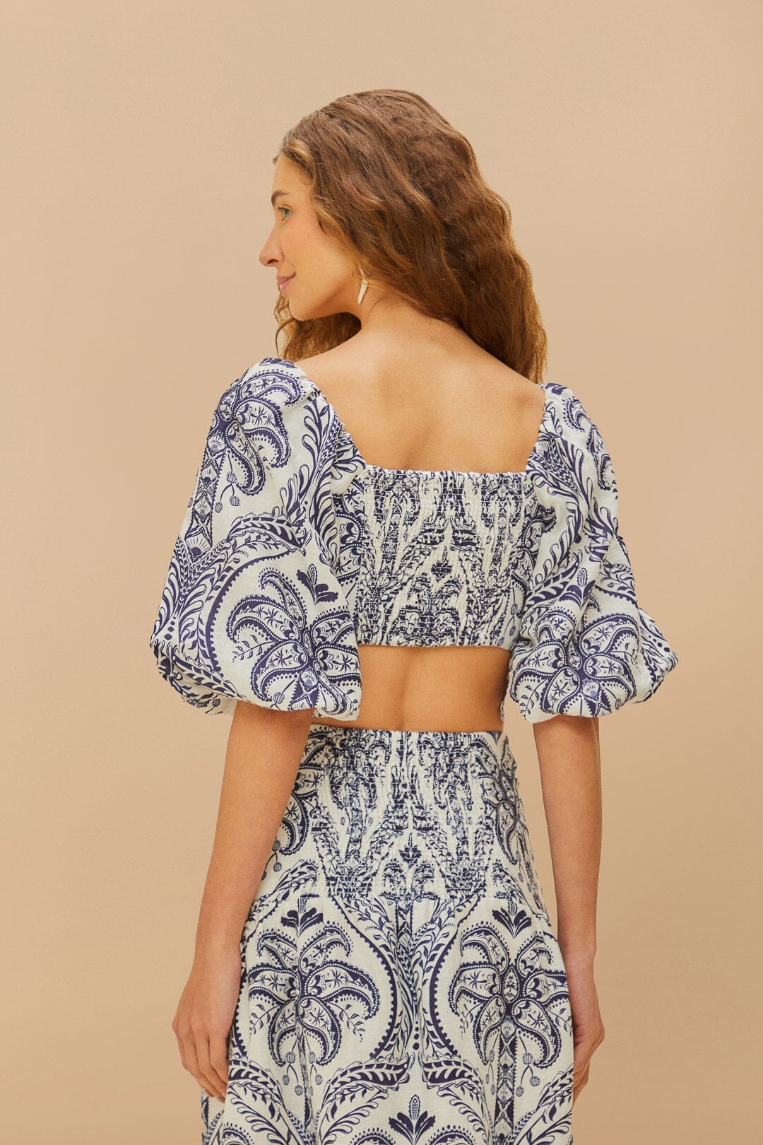 Blusa Off-White Tropical Cameo Euroflax™ de lino de primera calidad