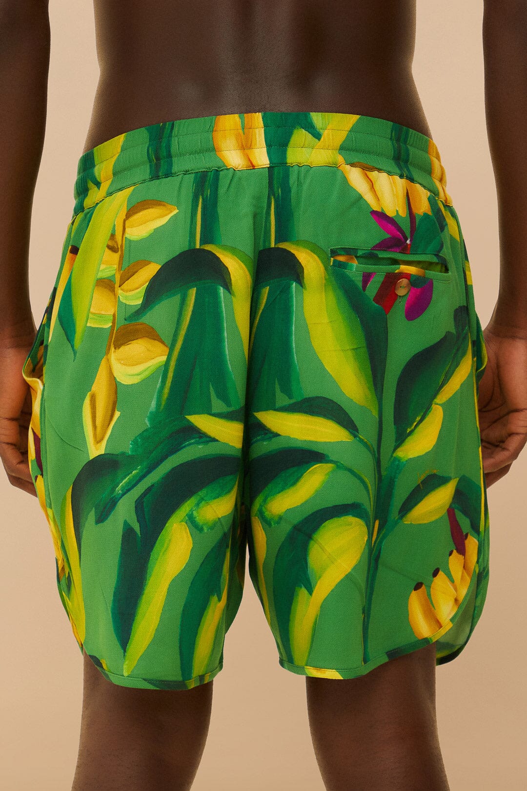 banana aquarela green shorts