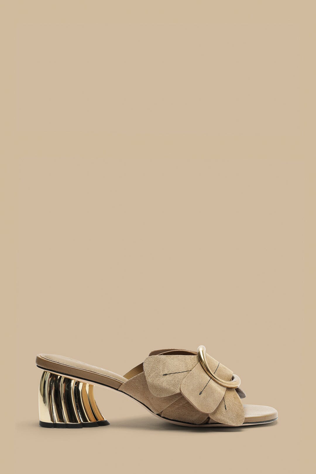 Zapatilla de tacón margarita topo