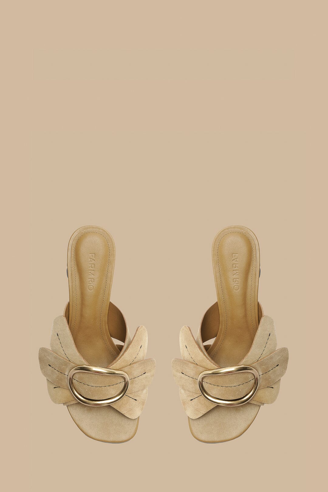 Zapatilla de tacón margarita topo