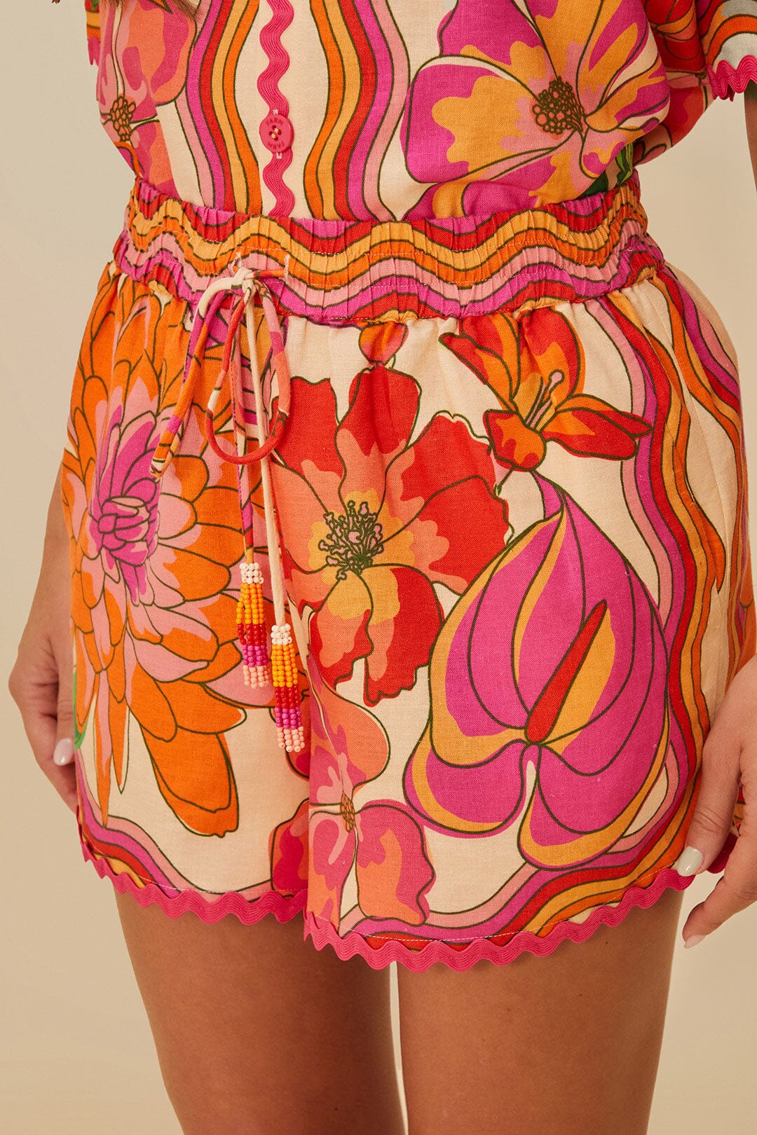 spring affair beige shorts