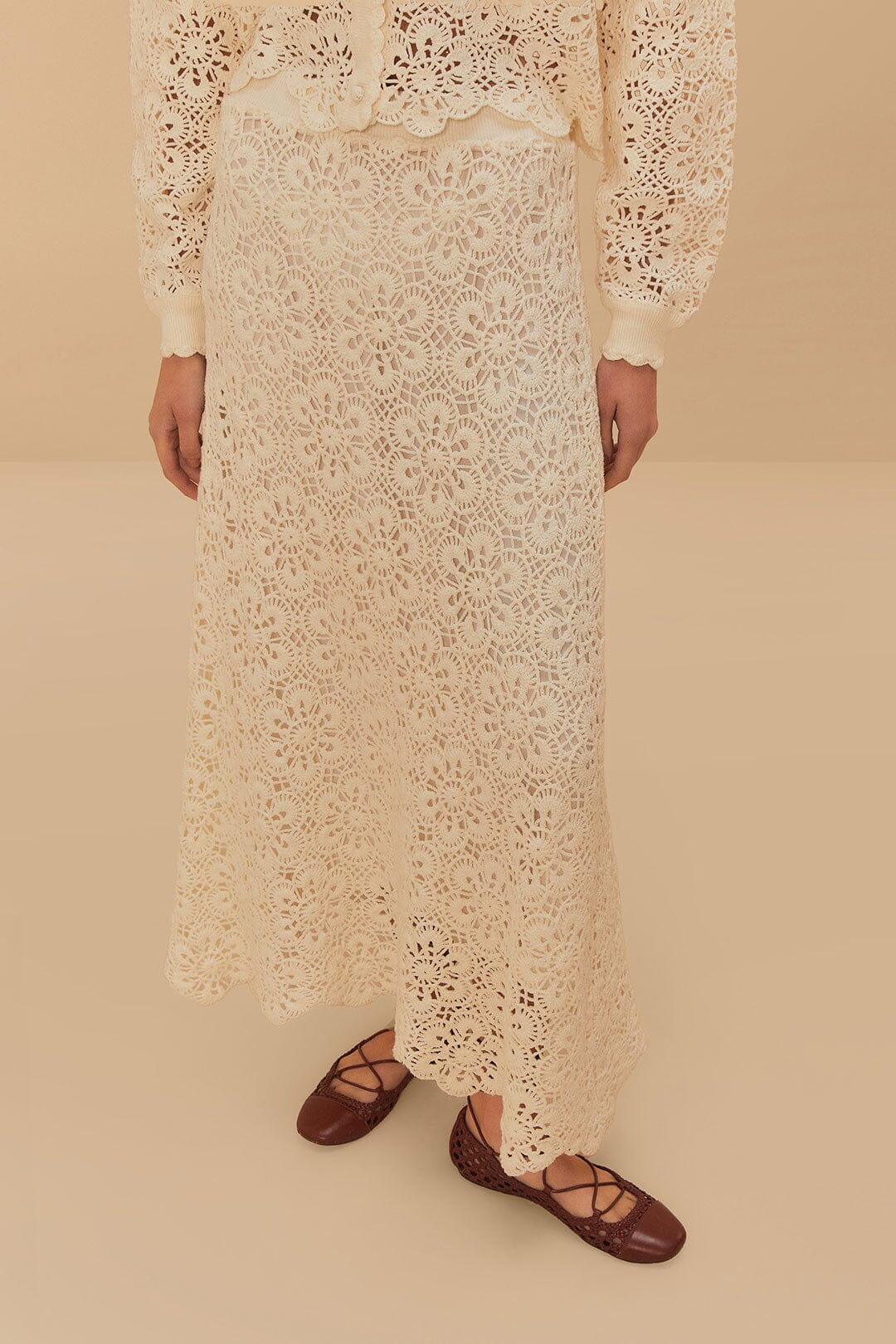 Falda Off-White de crochet con flores