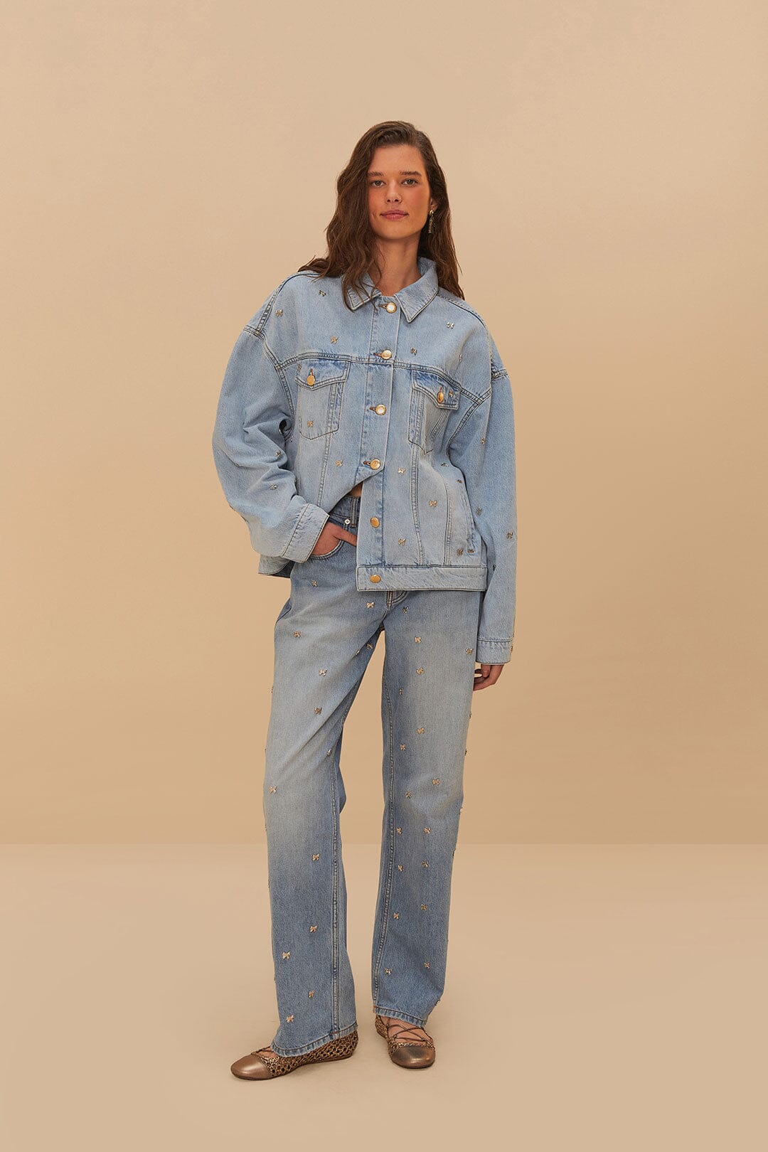 Pantalones vaqueros con lazos bordados