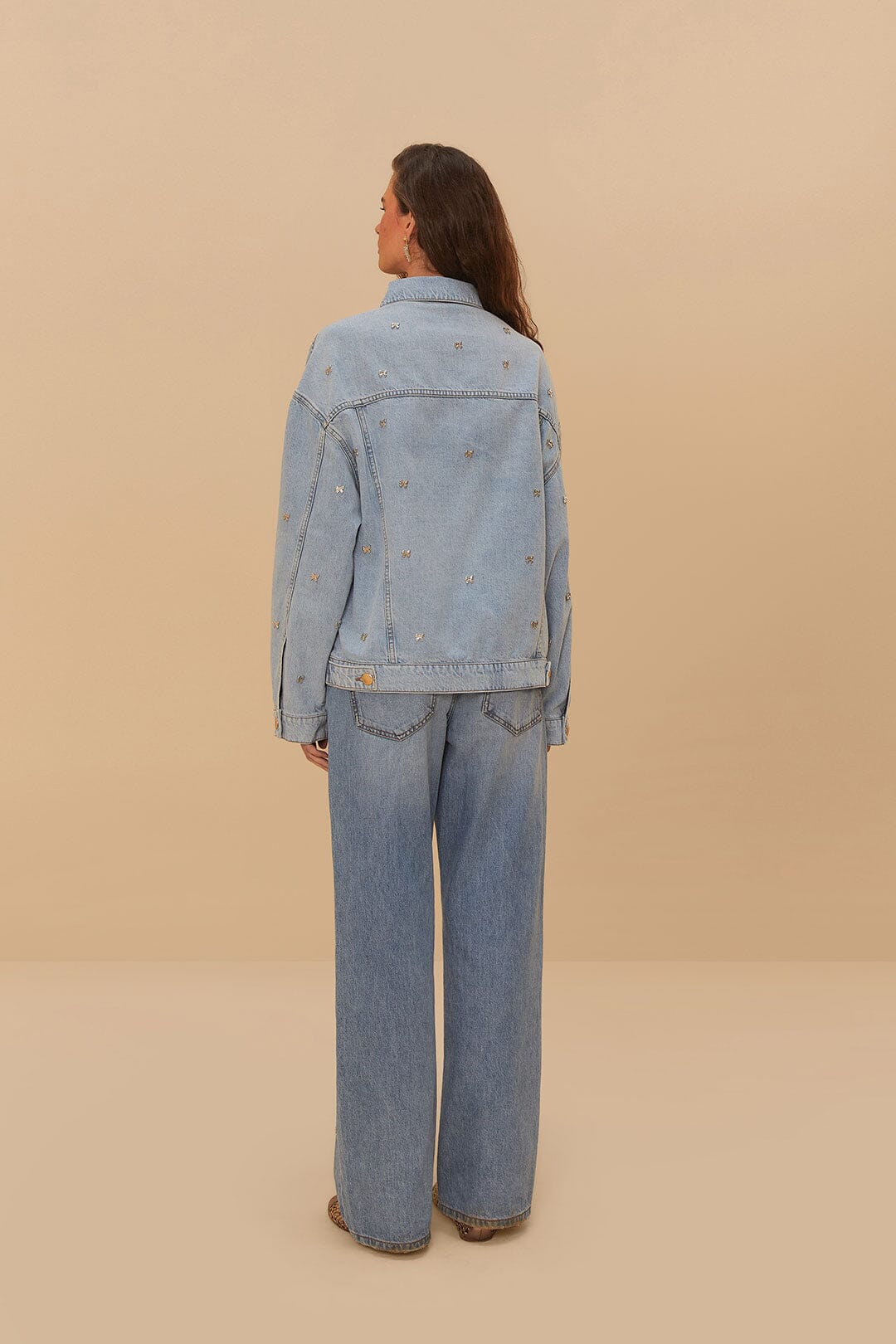 Pantalones vaqueros con lazos bordados