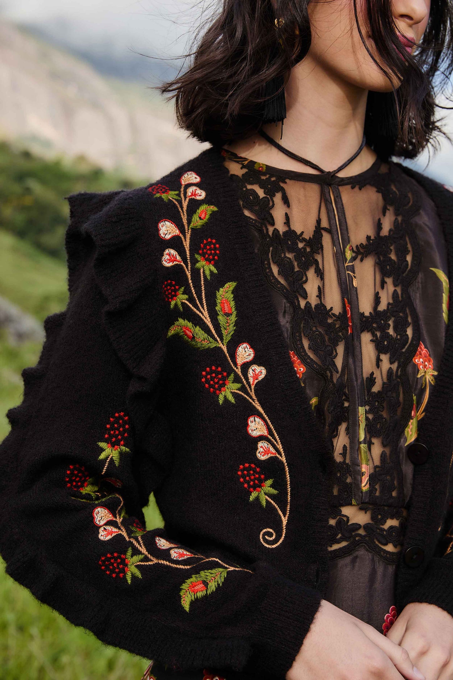 Chaqueta de punto con bordado de bayas negras