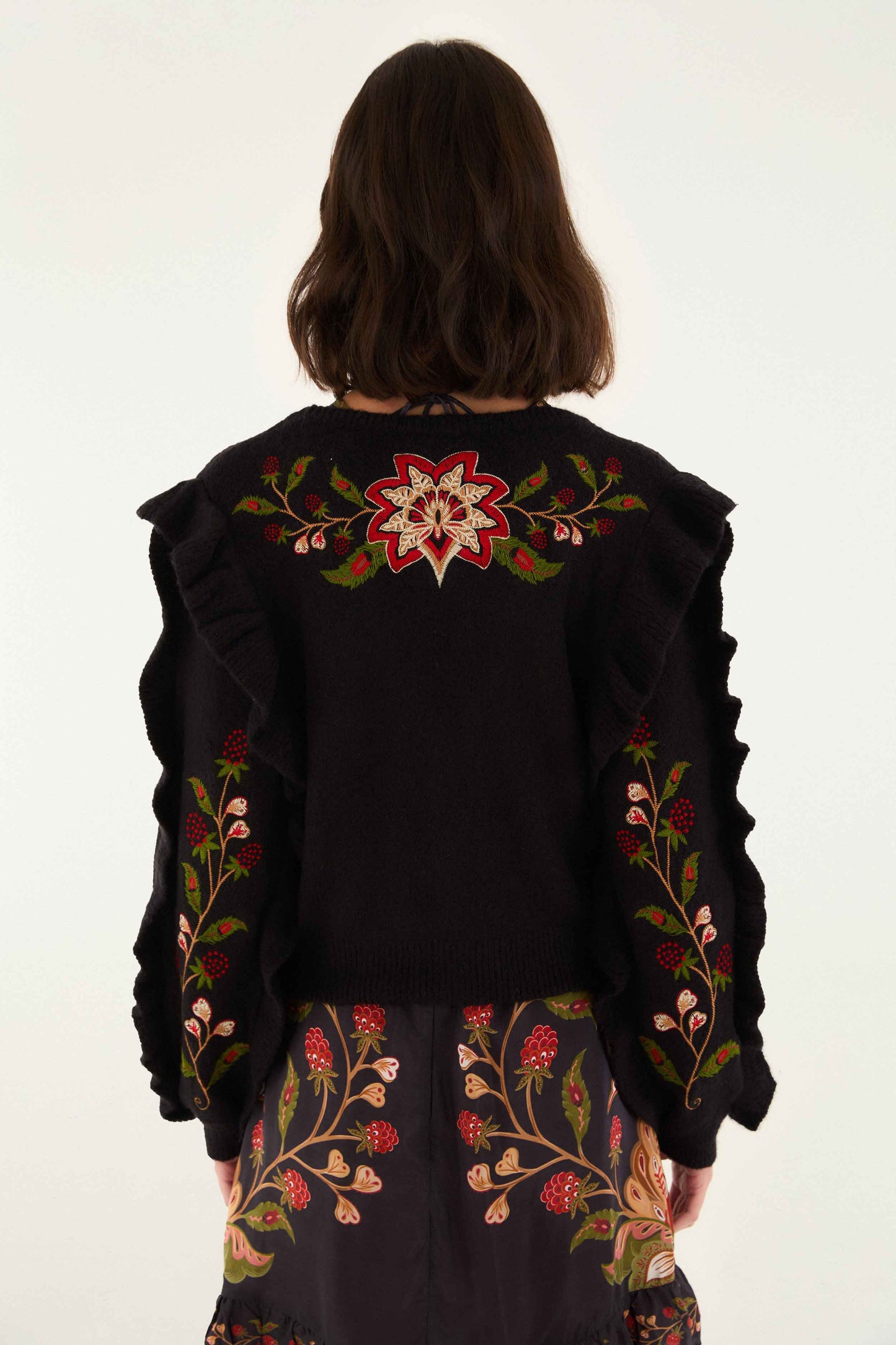 Chaqueta de punto con bordado de bayas negras