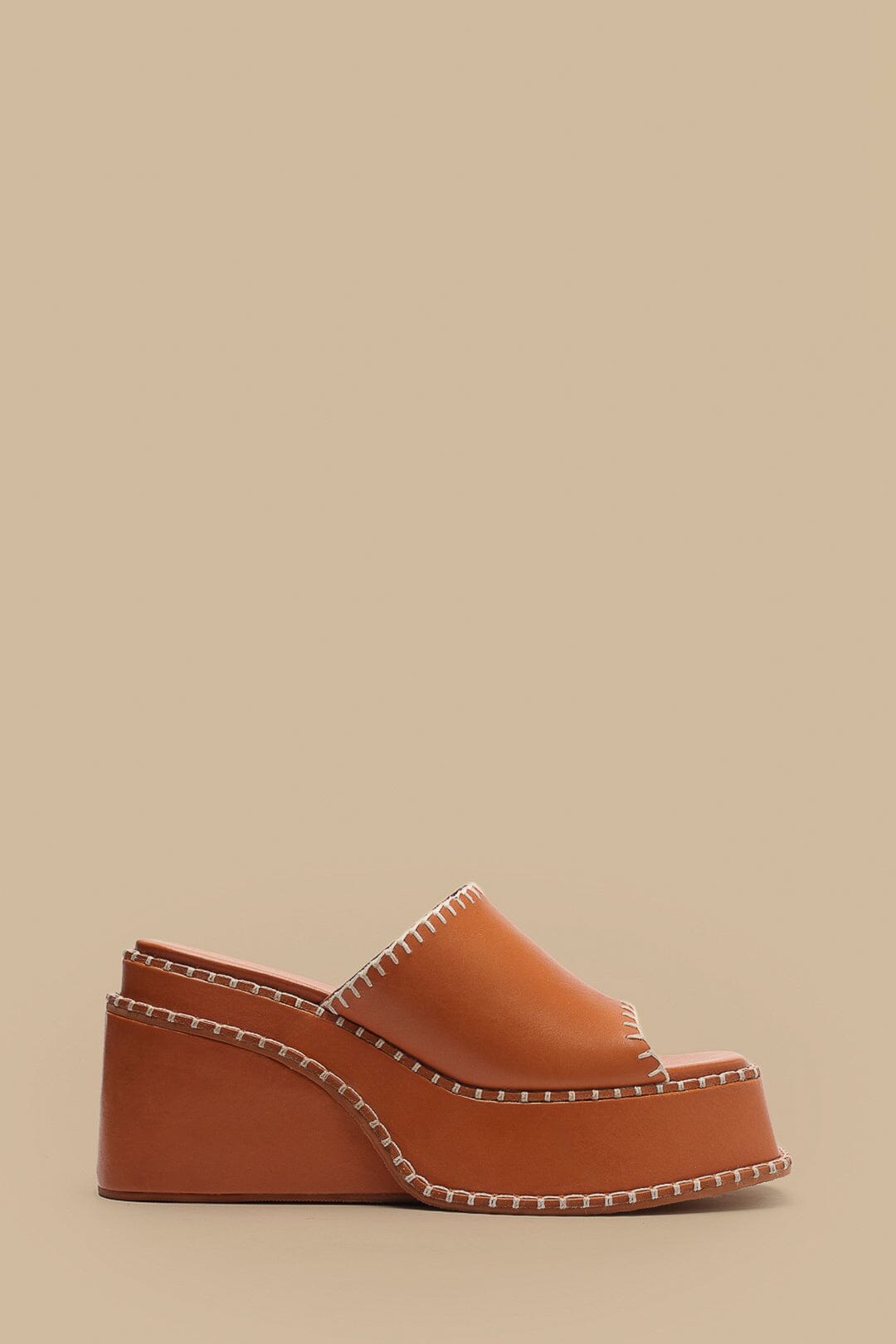 Sandalia mule con cuña camel