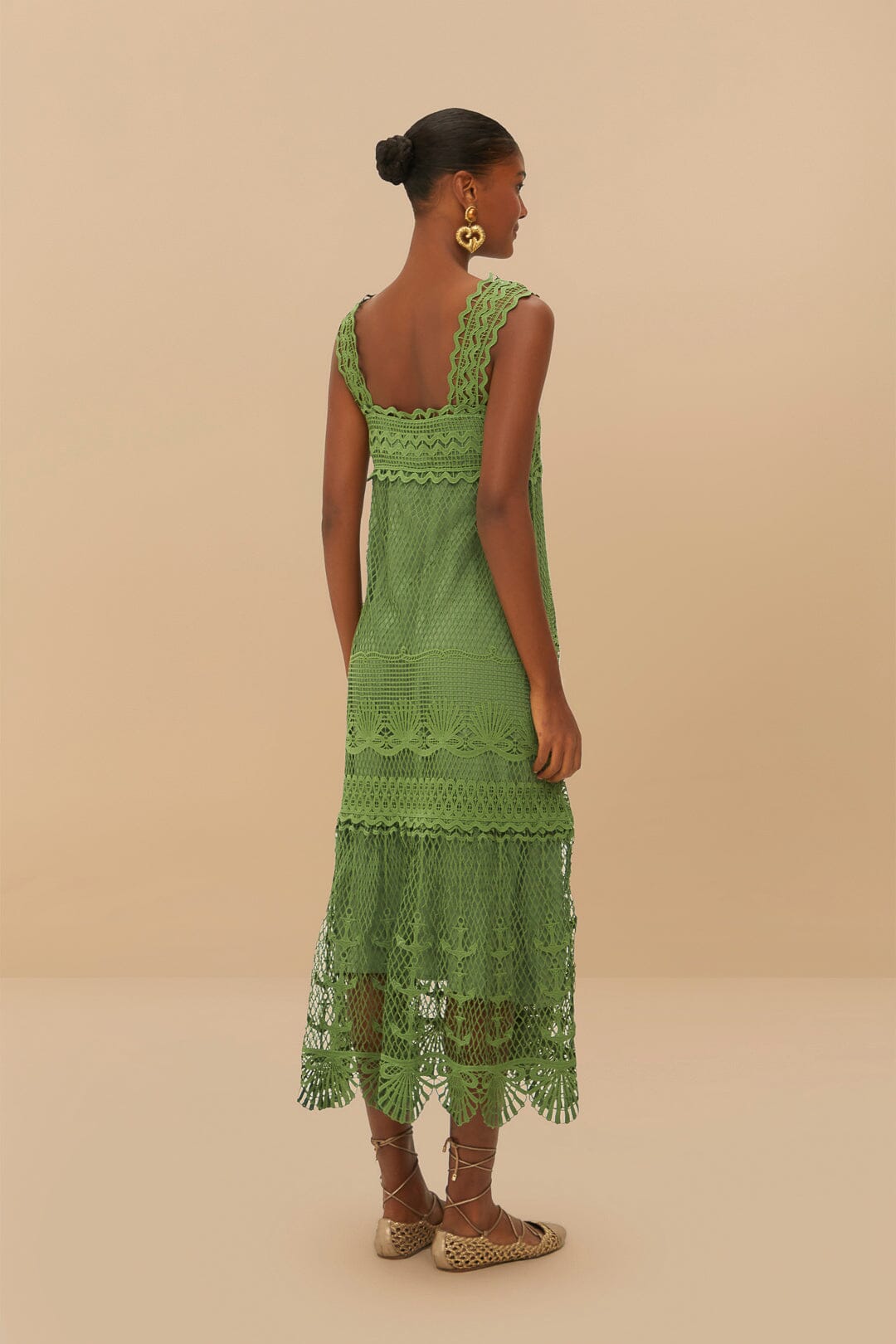 Vestido largo verde con guipur
