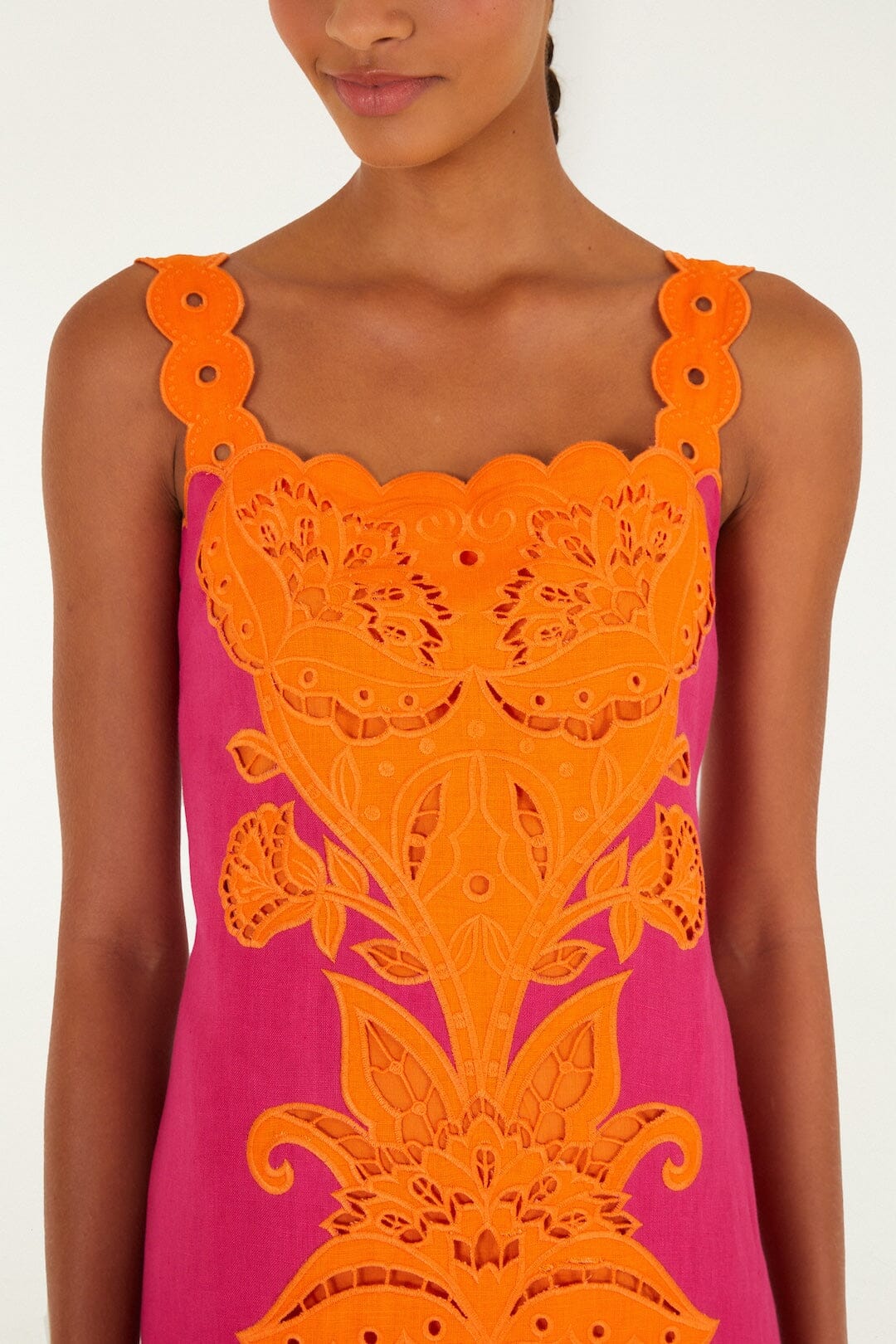 Vestido Midi Rosa con Calado
