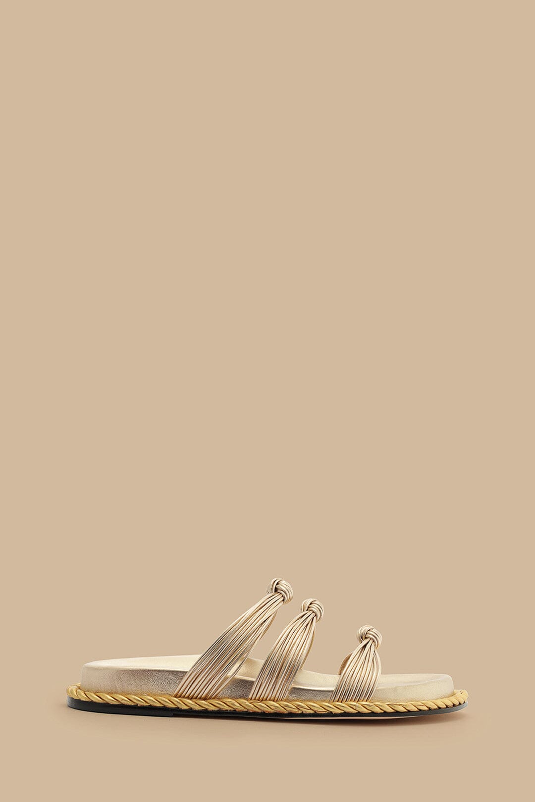 Sandalia nudo dorado