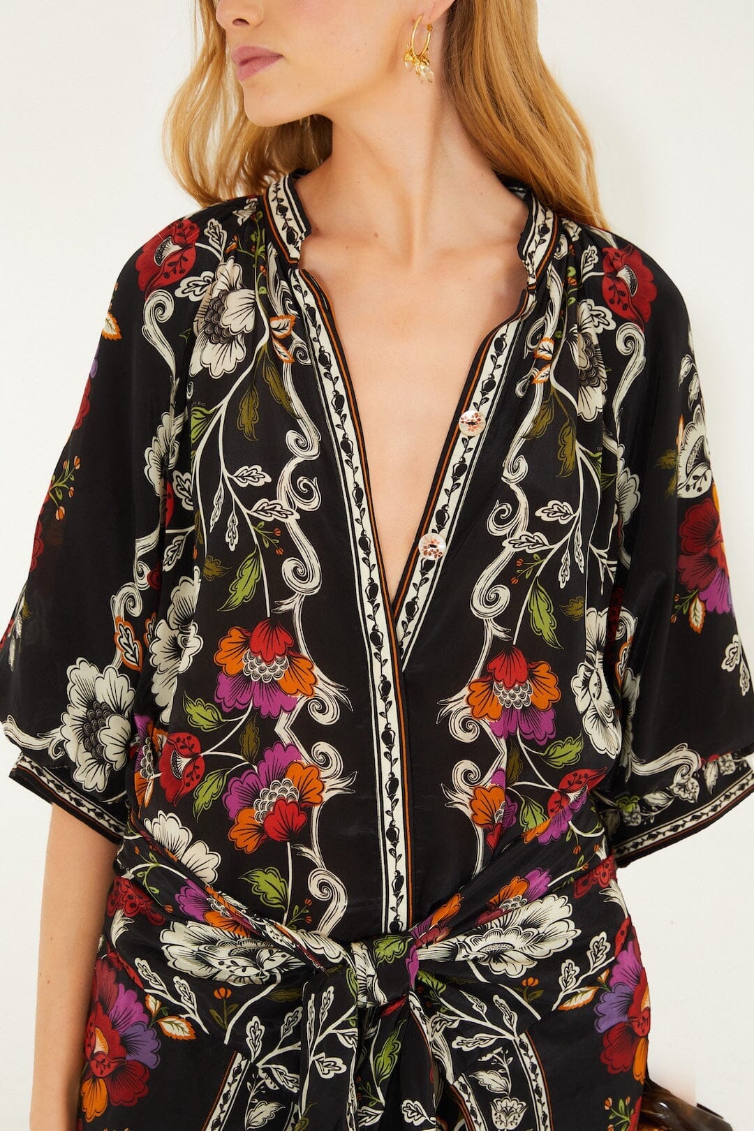 Vestido midi negro de flores rococó