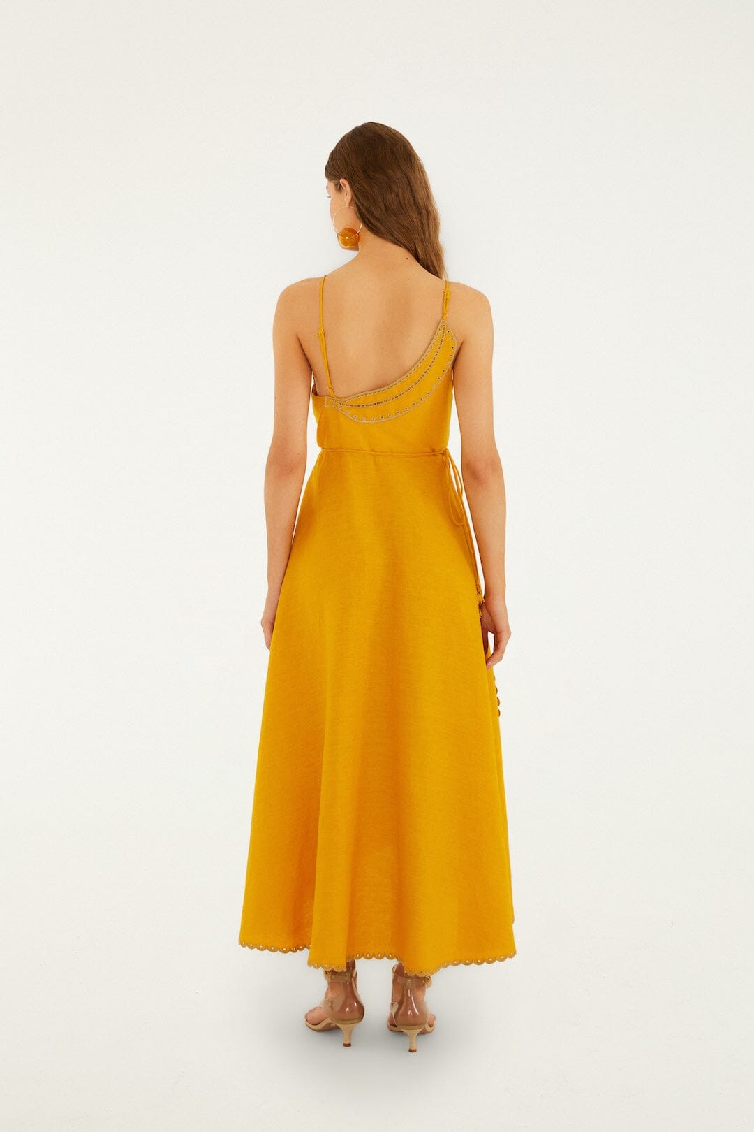 vestido largo cruzado de plátanos amarillos