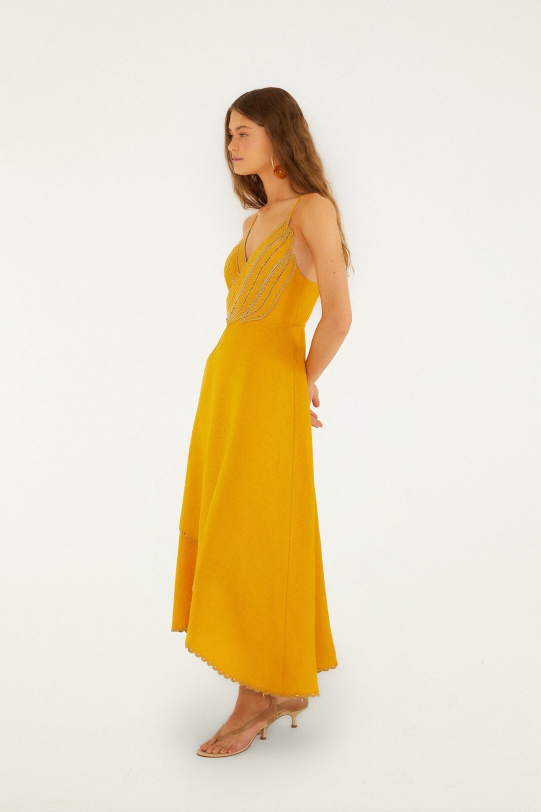 vestido largo cruzado de plátanos amarillos