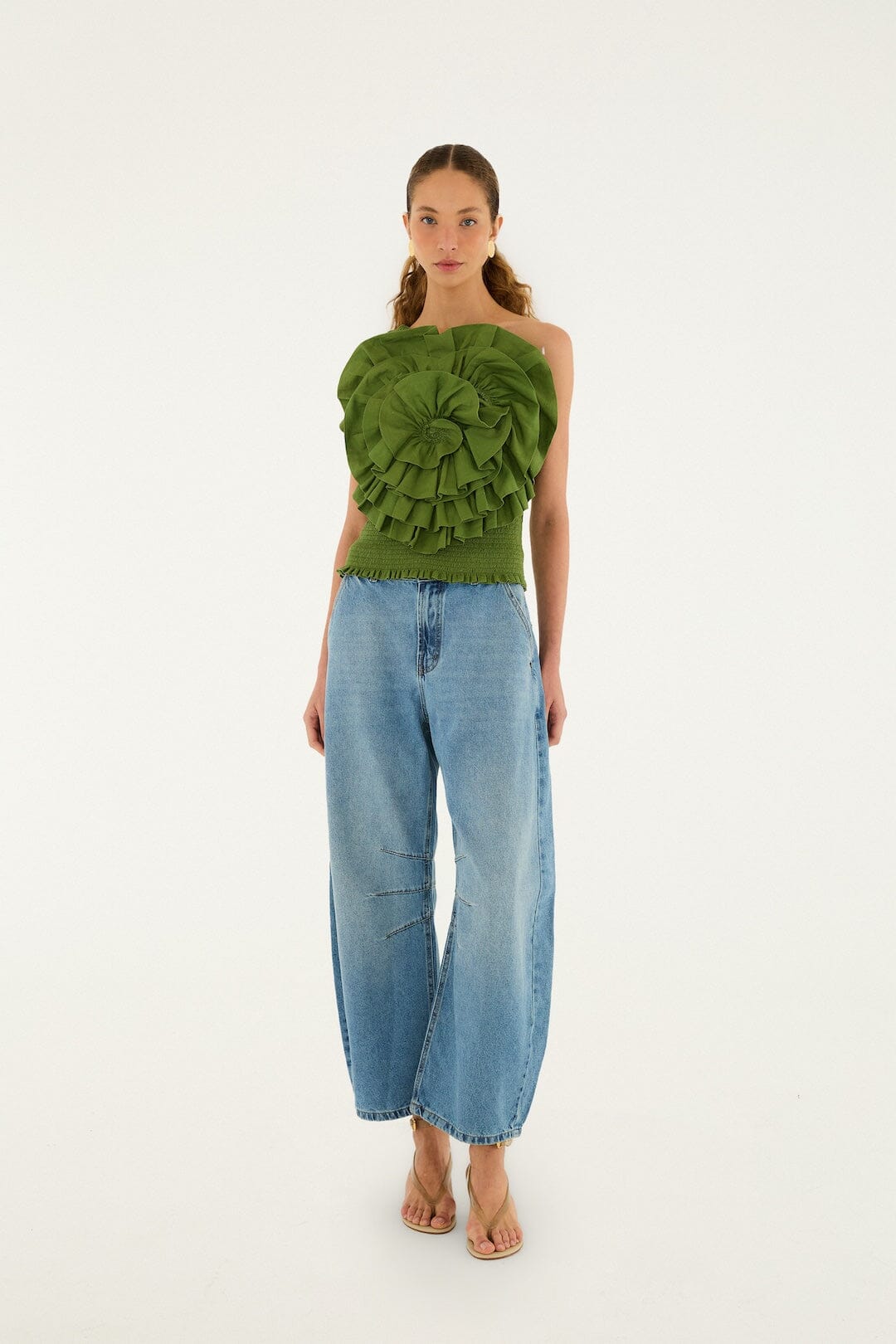 blusa verde de un solo hombro