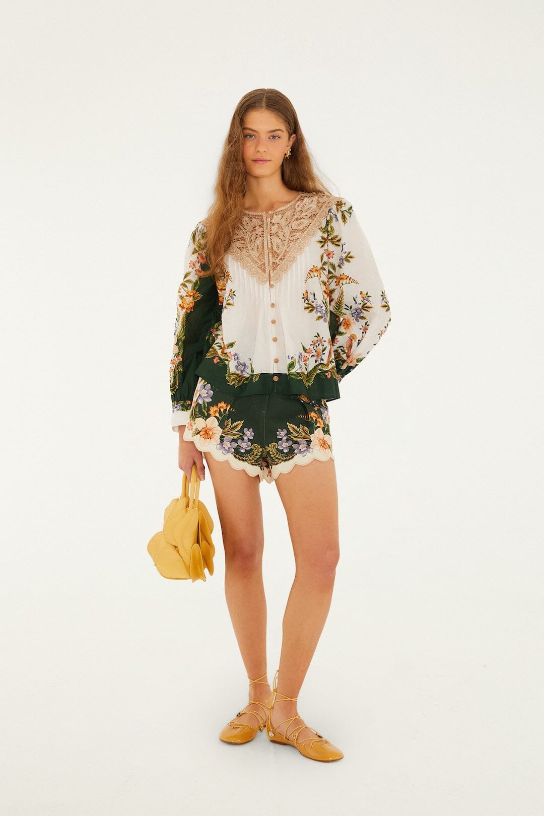 Short de Sarga Verde Berry Garden con Hebilla y Cuentas