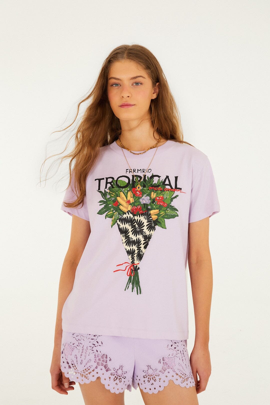 camiseta con corte de ramo tropical