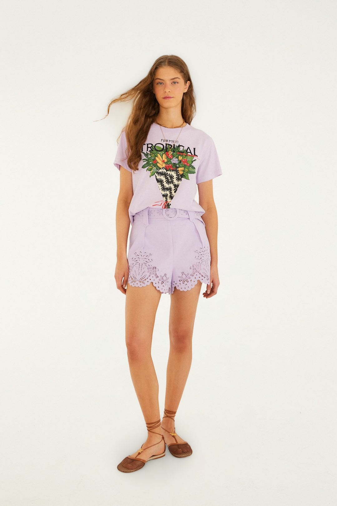 camiseta con corte de ramo tropical