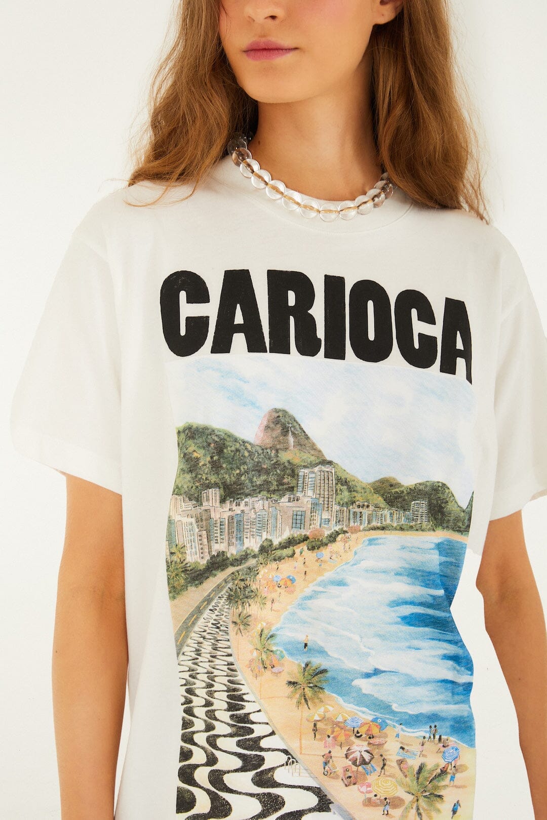 camiseta holgada paisaje carioca blanco roto