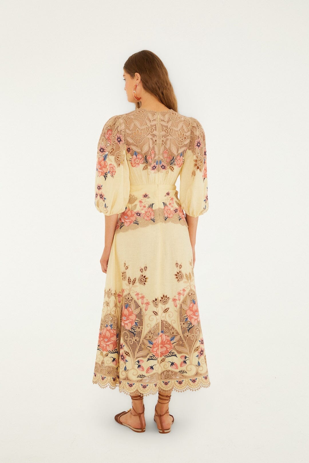 vestido midi de manga larga con bordado