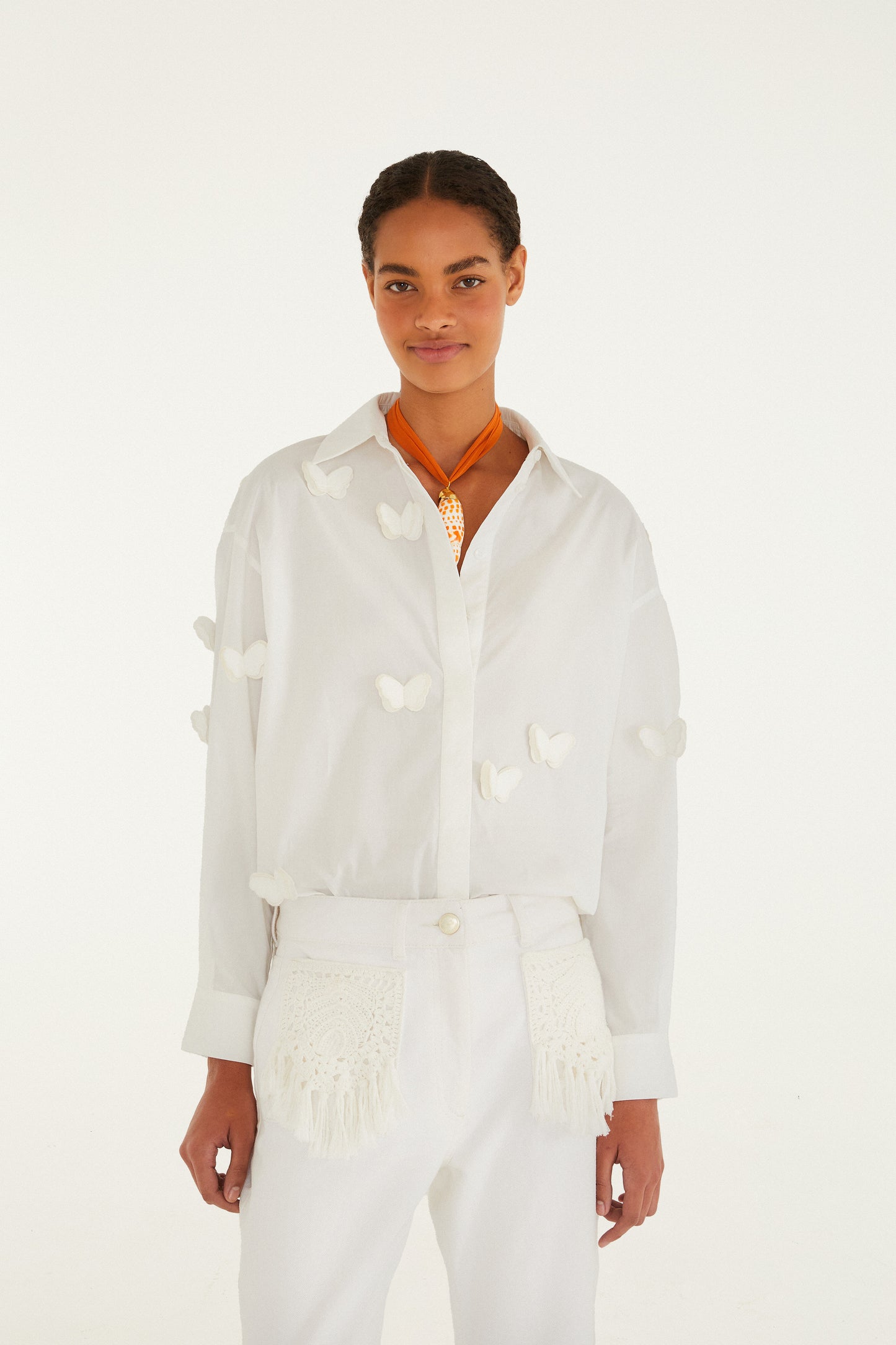 blusa de mariposas blanco roto