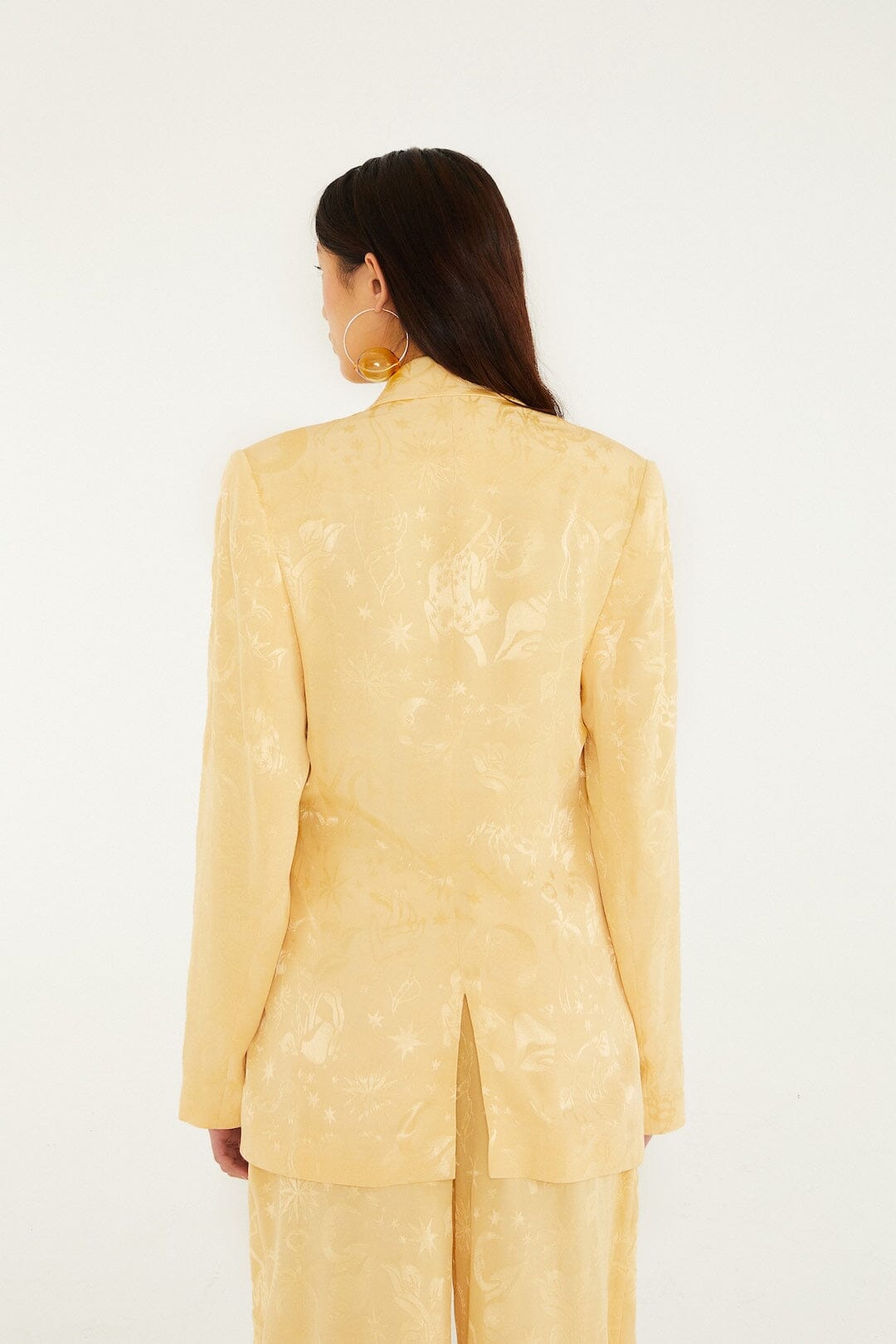 blazer beige de manga larga