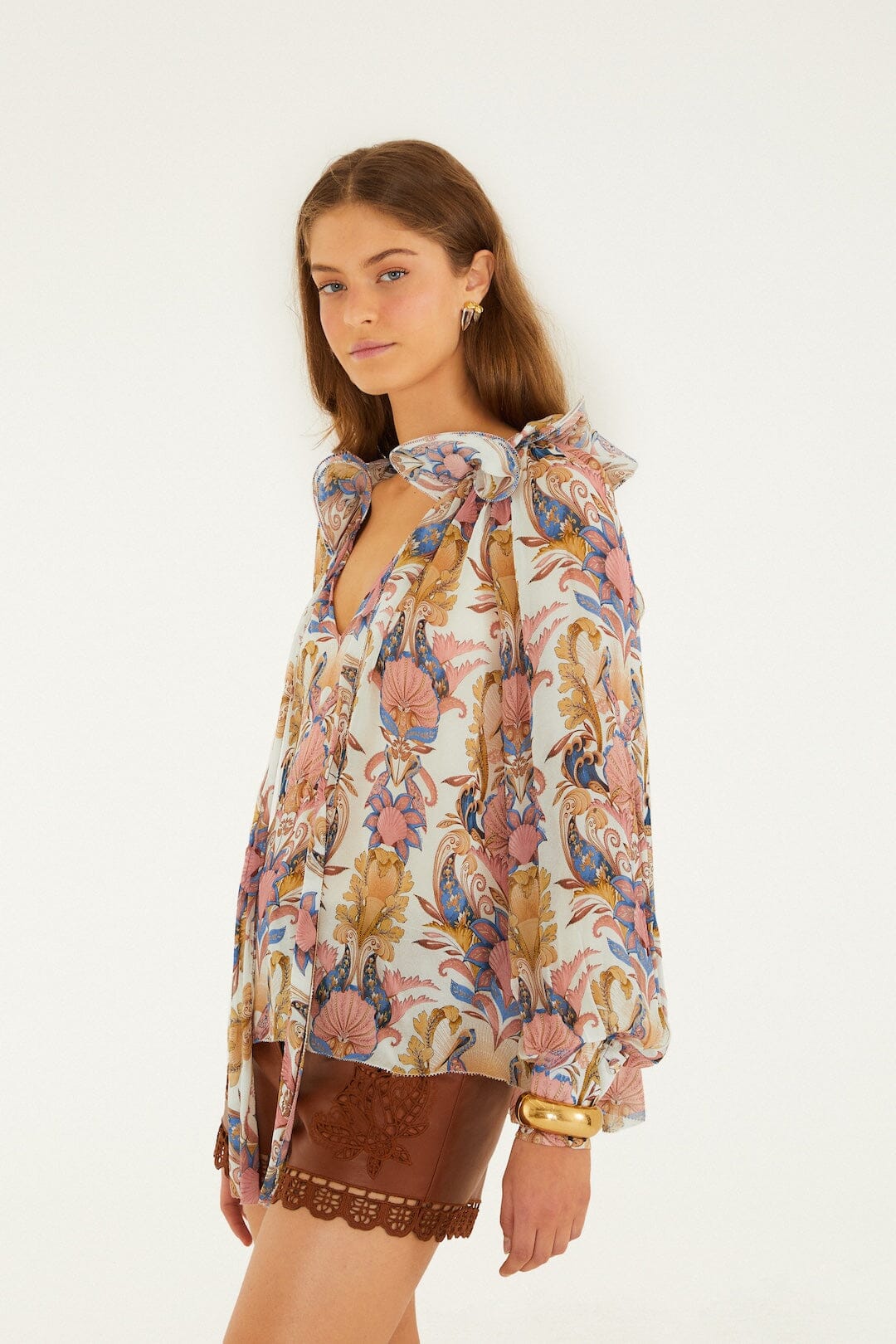 blusa de manga larga en blanco roto sea garden