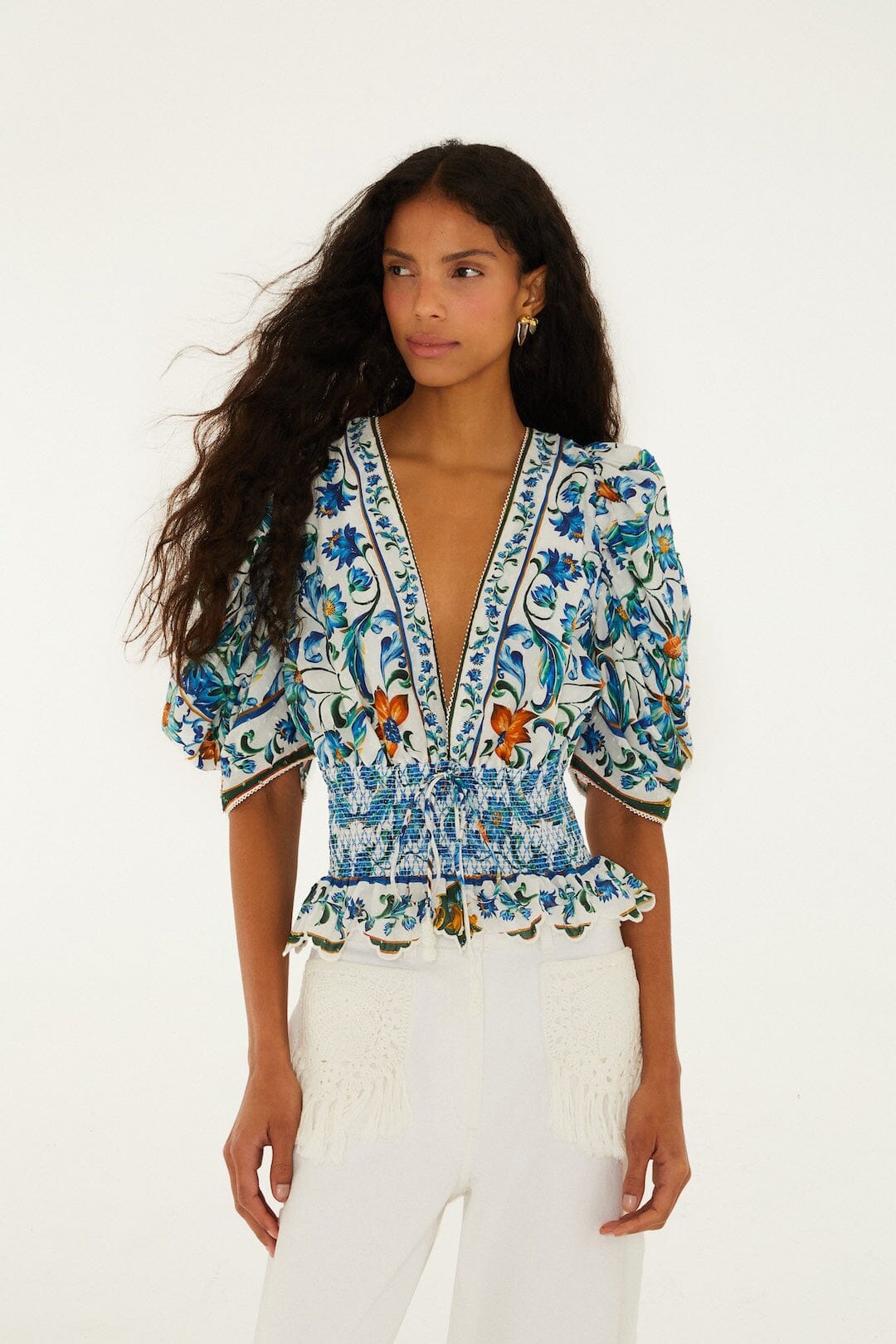 Blusa Blanco Hueso Flora Tile con Fruncido