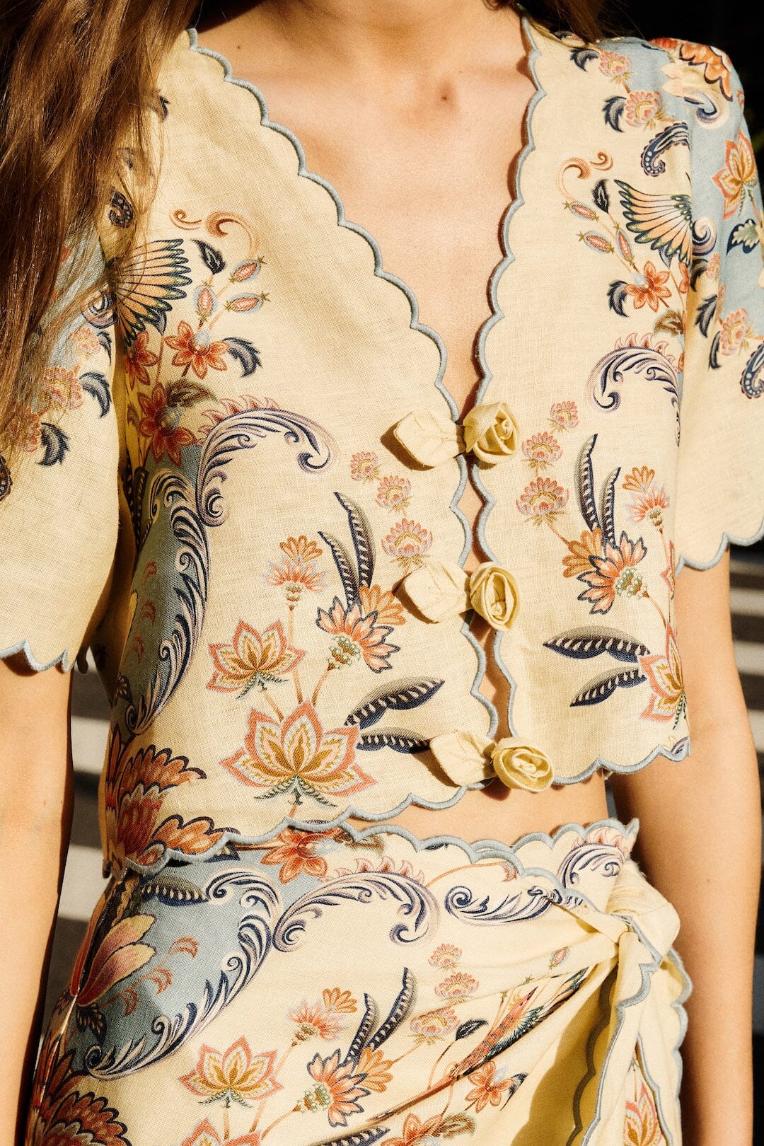 top bohemio de manga corta con mantequilla de belleza