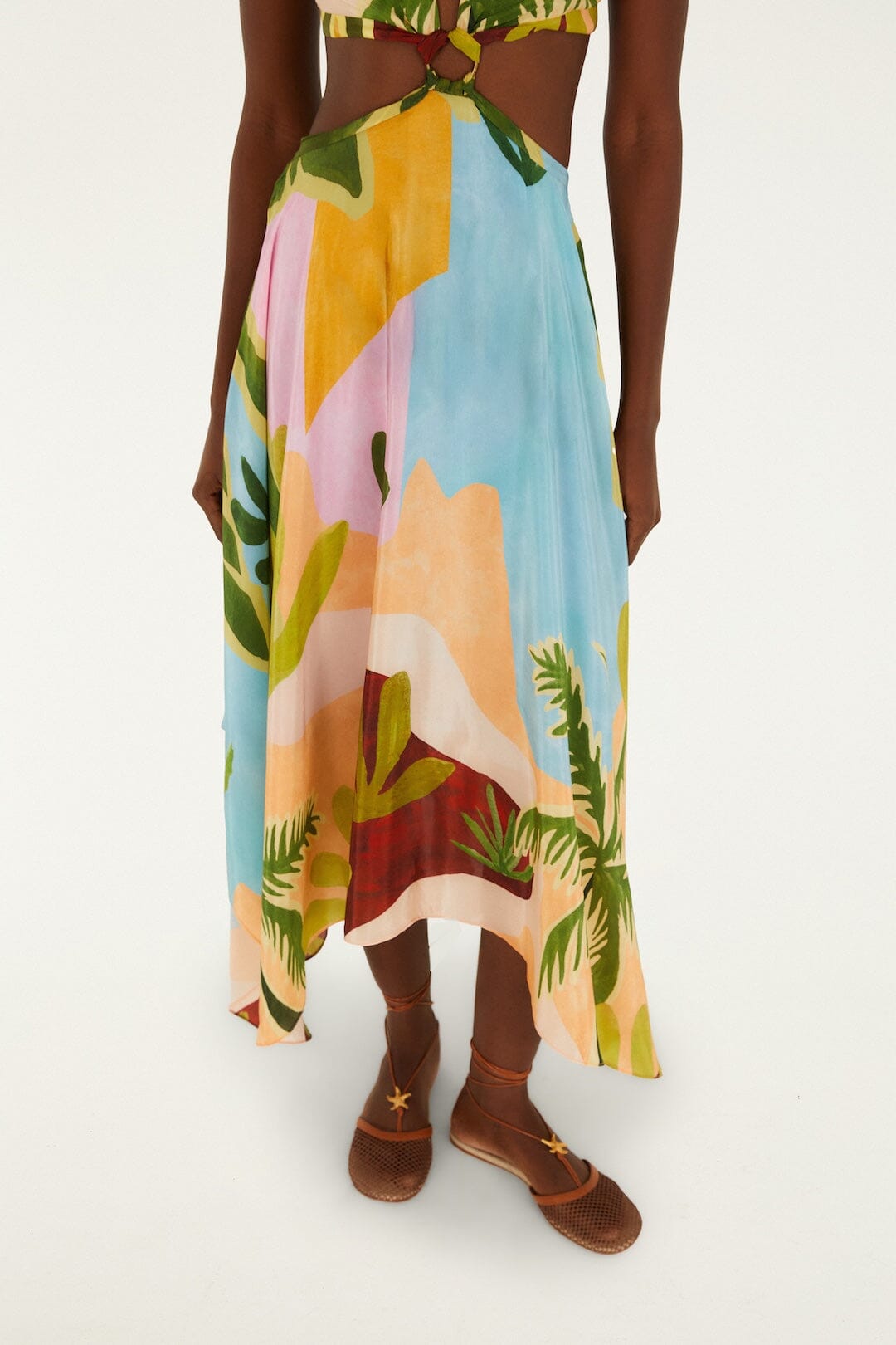 Maxi Vestido Multicolor Tropical Painting con Aberturas y Hebillas