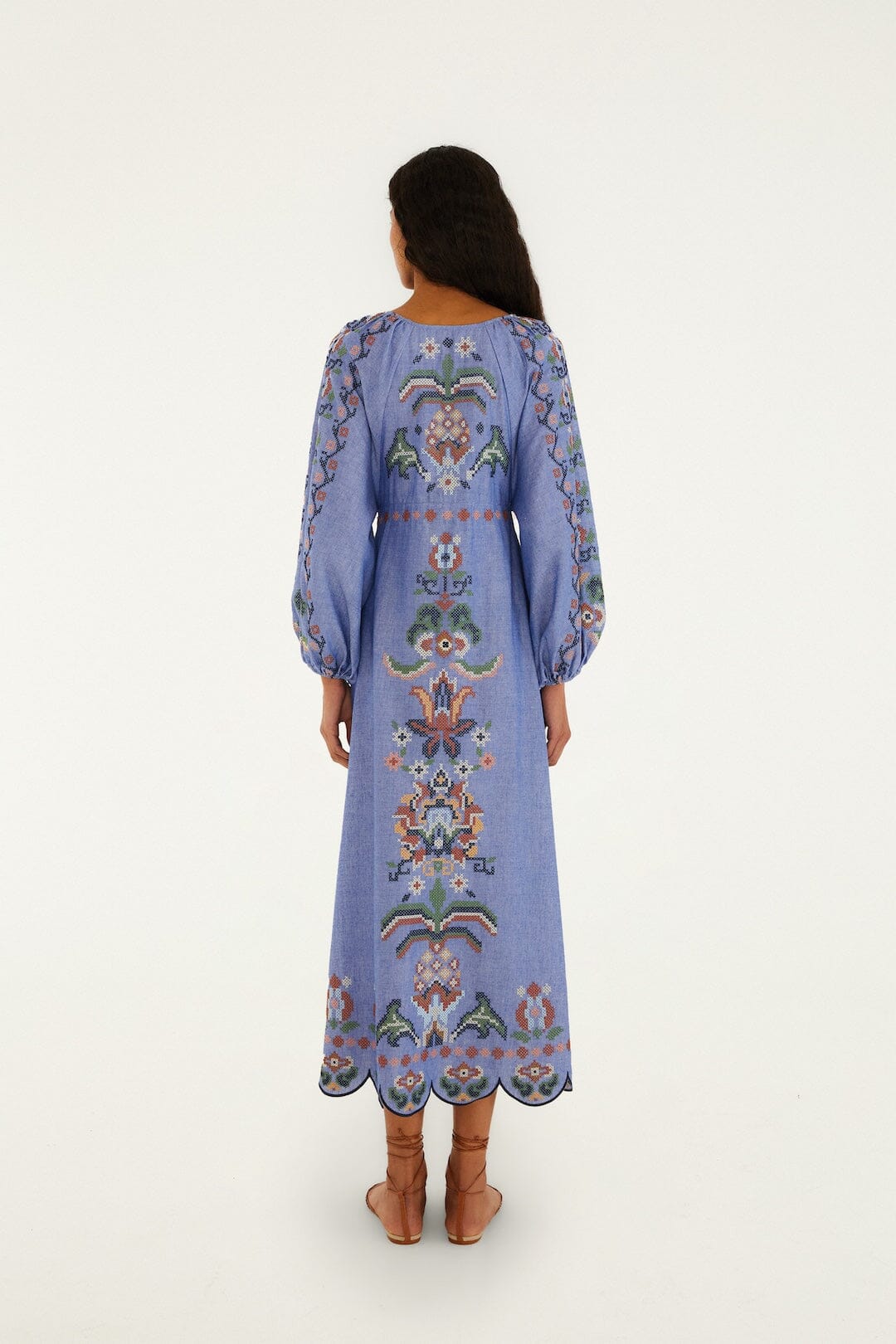 Vestido Midi Azul Bordado Garden Tapestry de Manga Larga