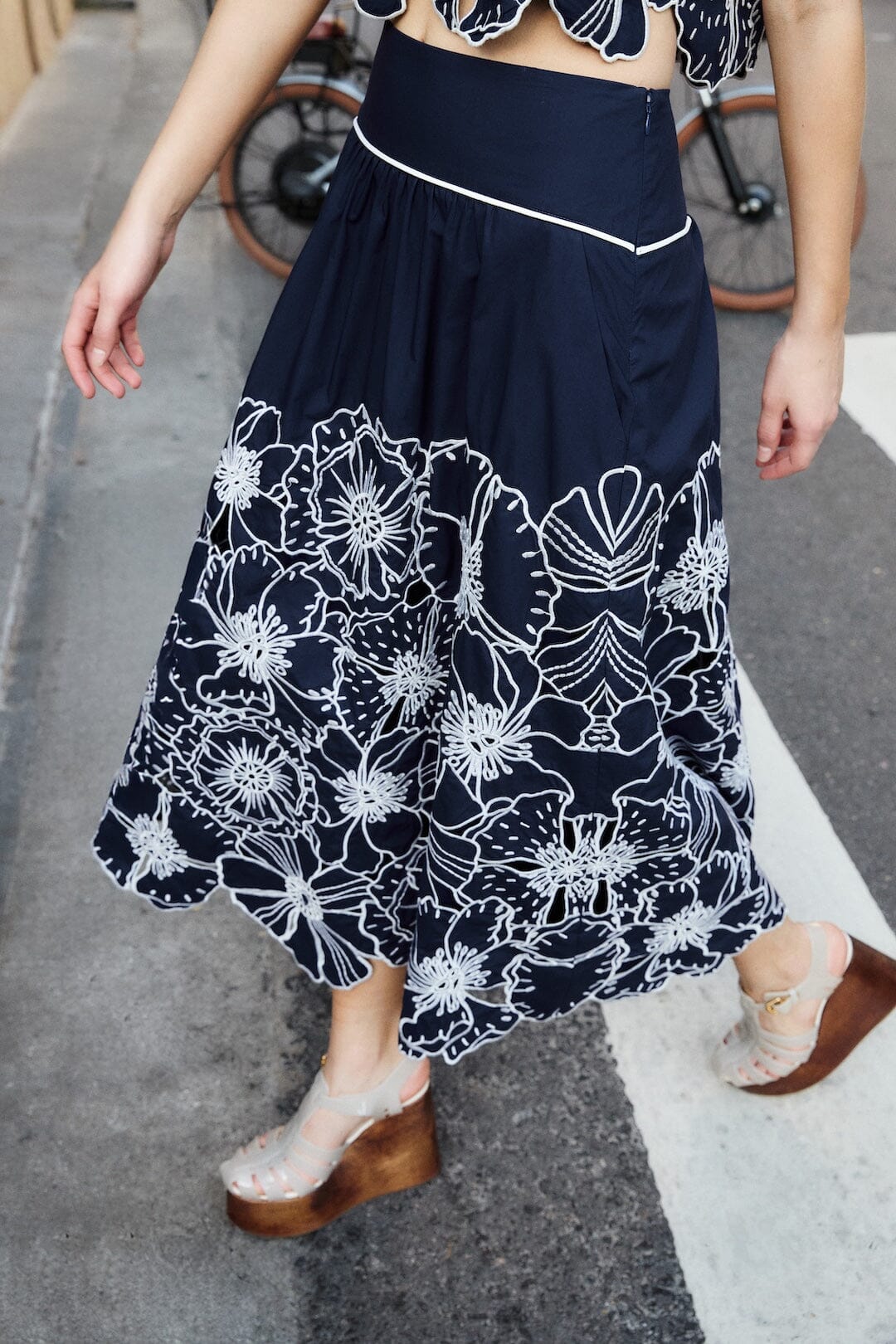 Maxi Falda Azul Flores Richelieu