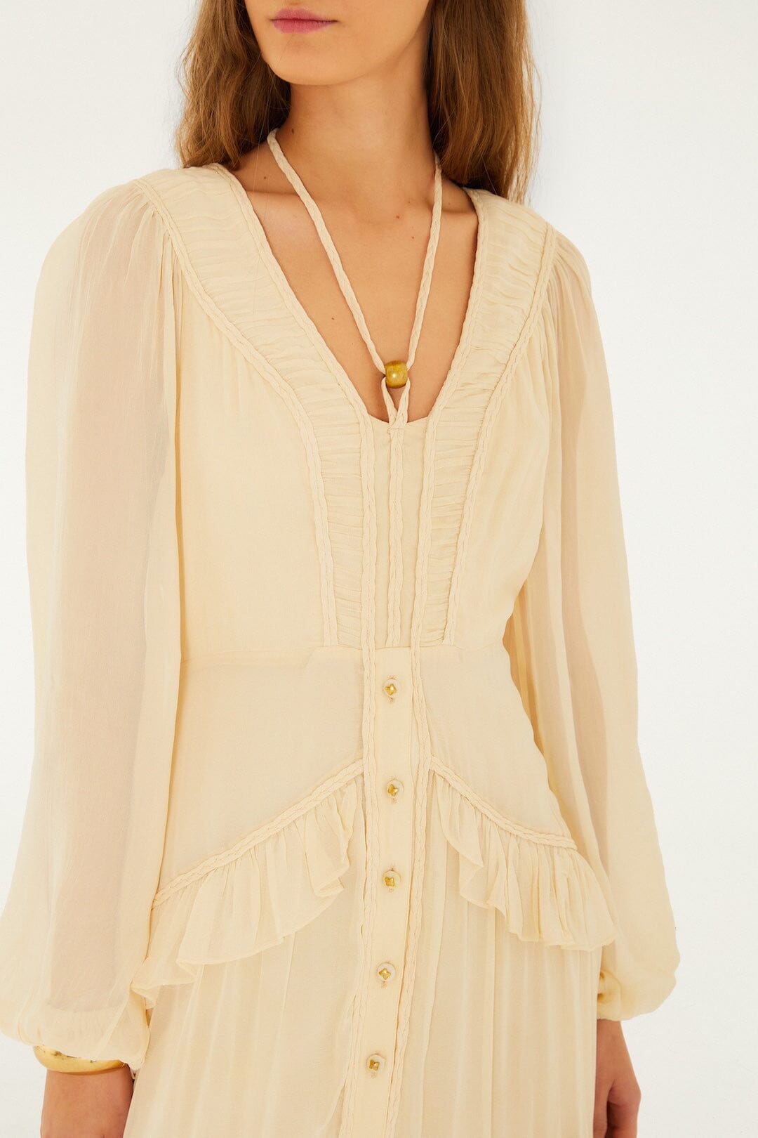 vestido largo trenzado amarillo mantequilla