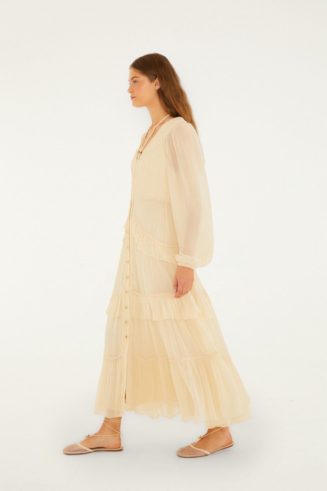 vestido largo trenzado amarillo mantequilla