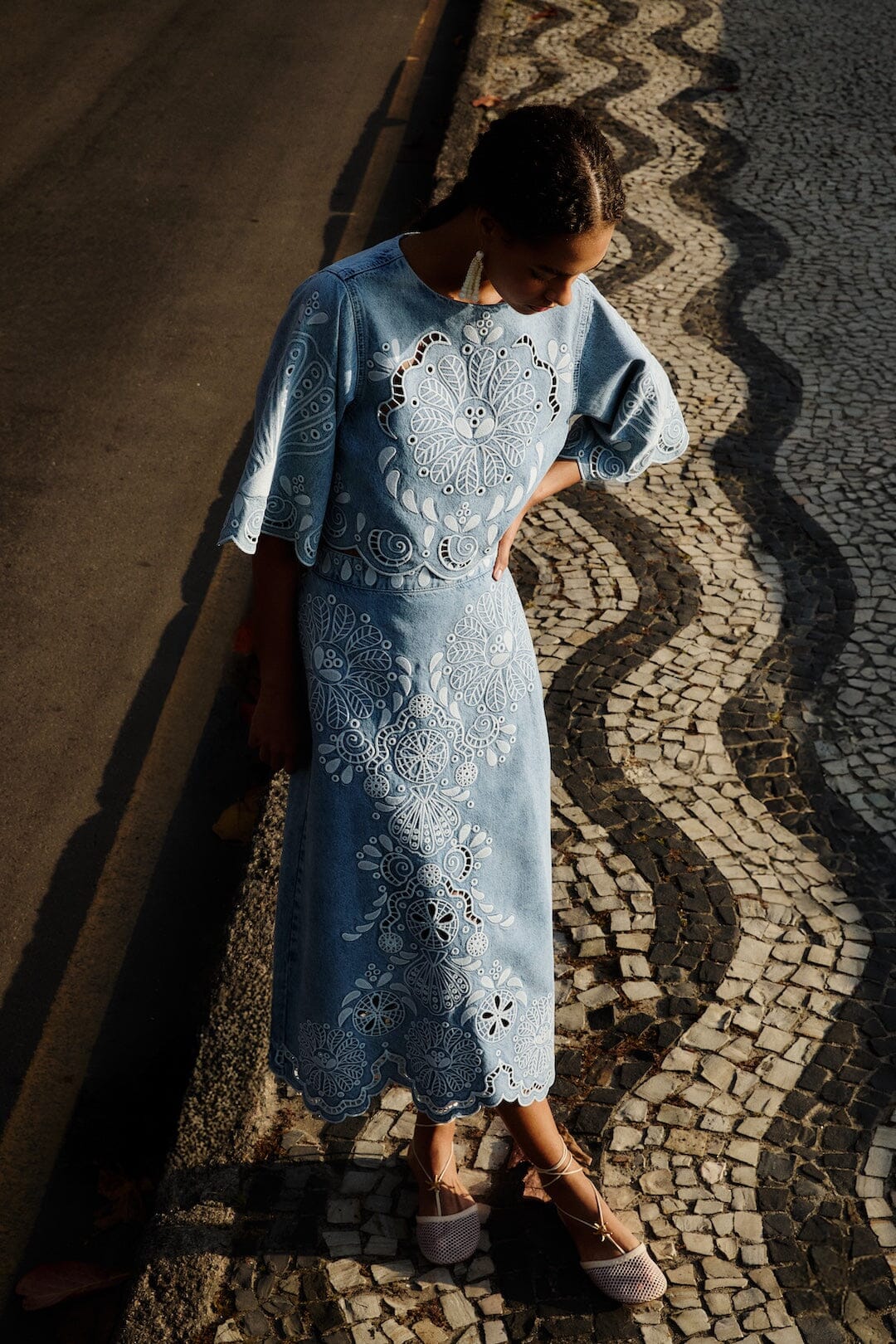 Falda Midi de Mezclilla Richelieu con Bajo Ondulado