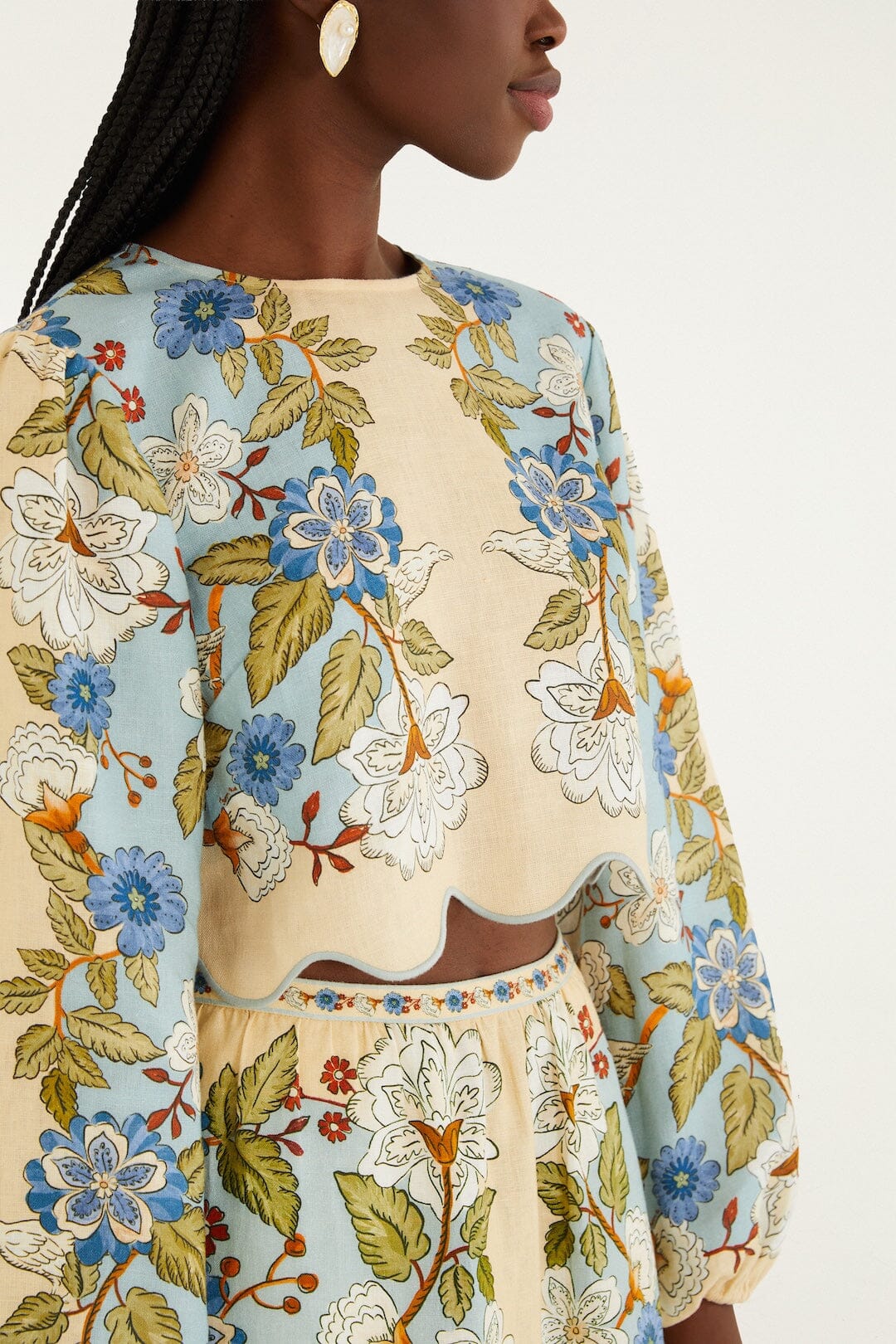 bufanda de jardín blusa azul de manga larga