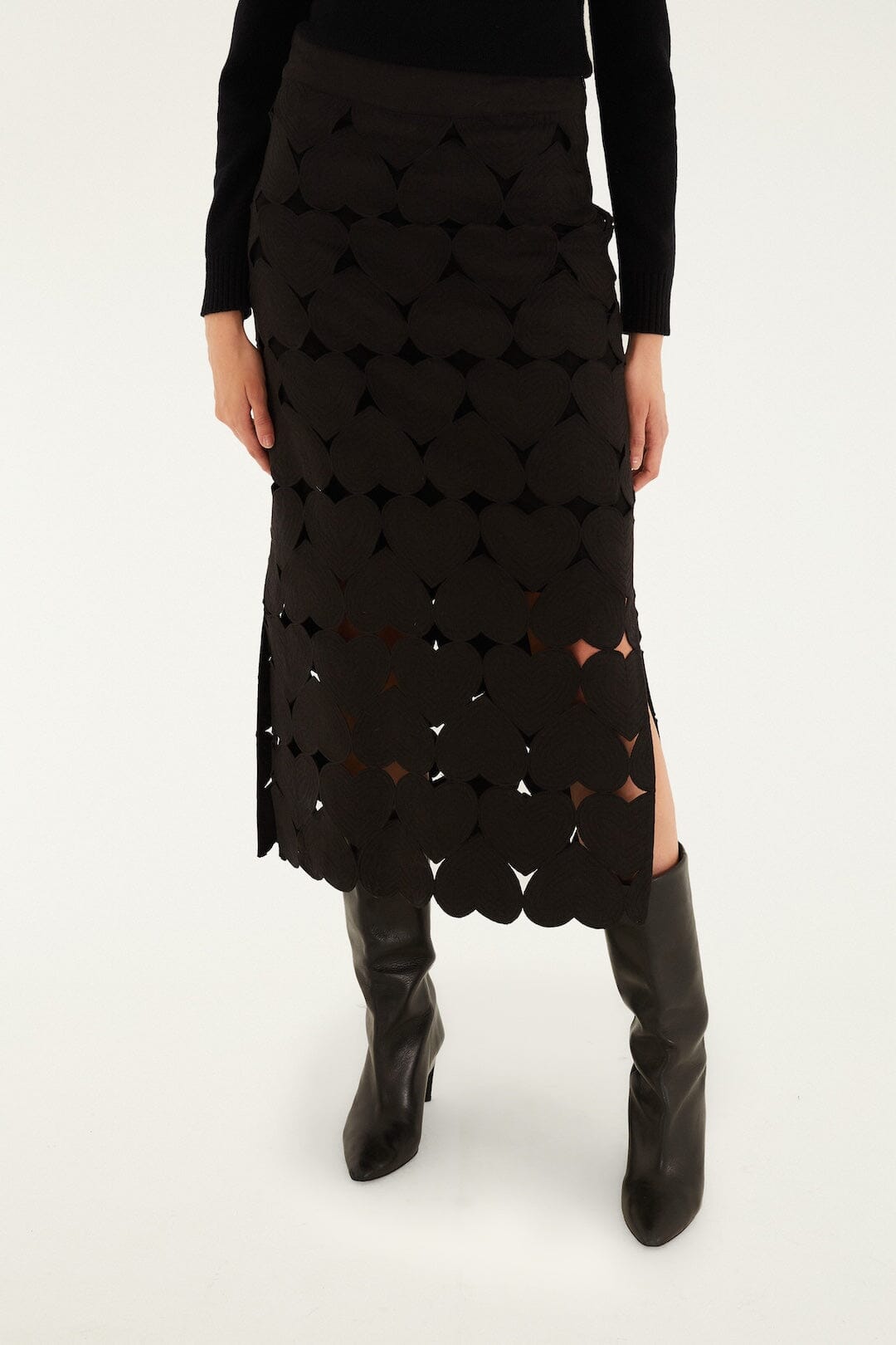 falda midi corazones negros
