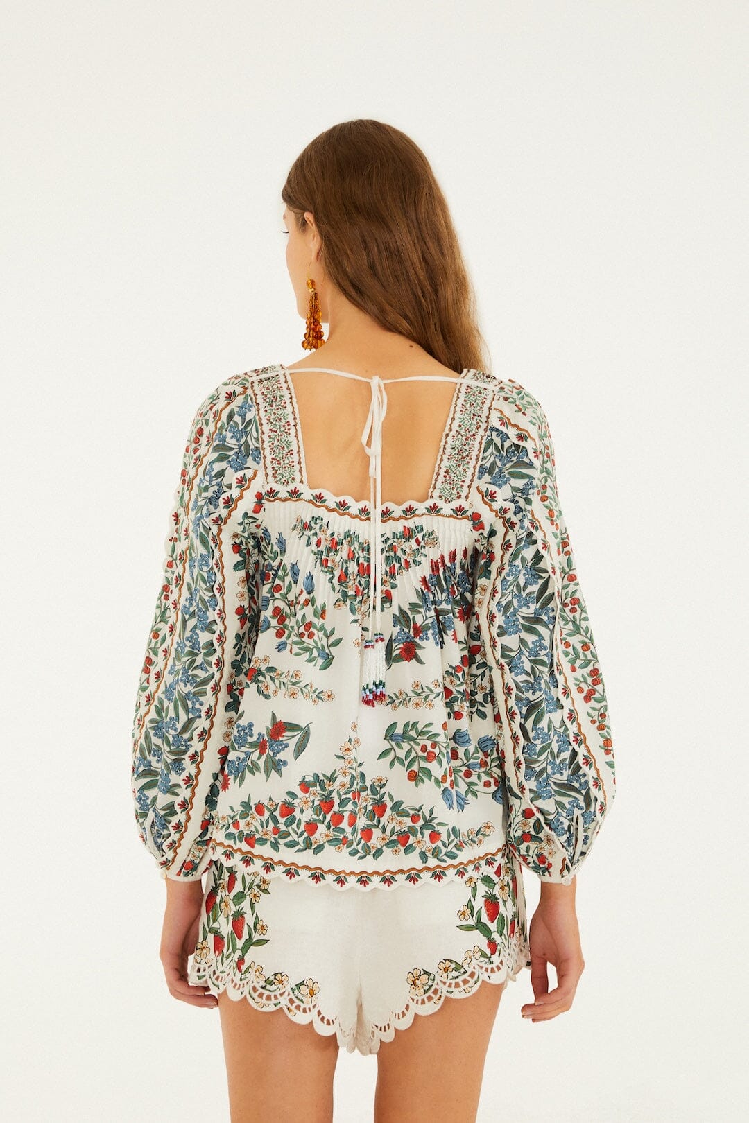 Blusa Blanco Hueso Fruit Beauty con Pañuelo de Manga Larga