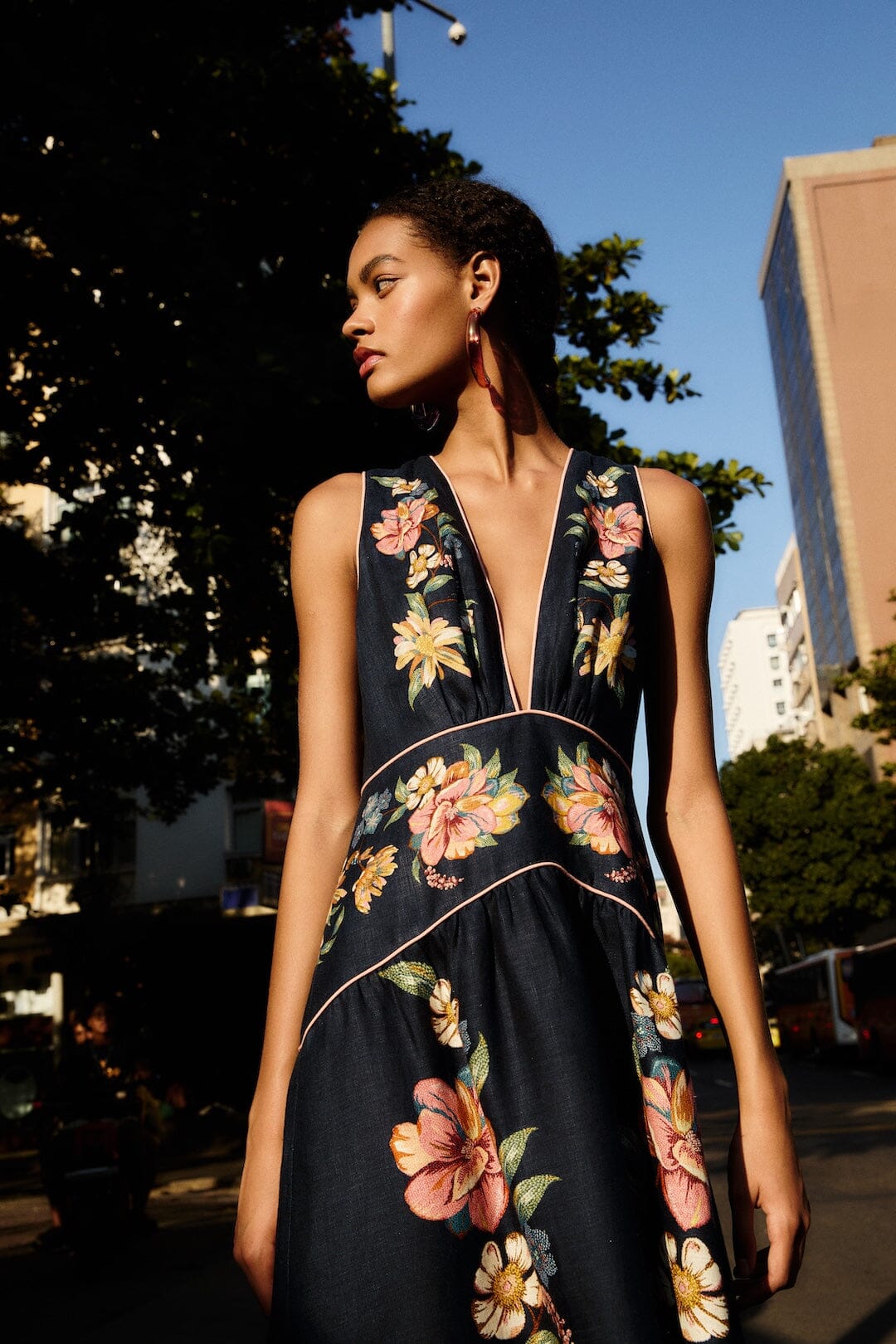 vestido midi floral azul oscuro maira
