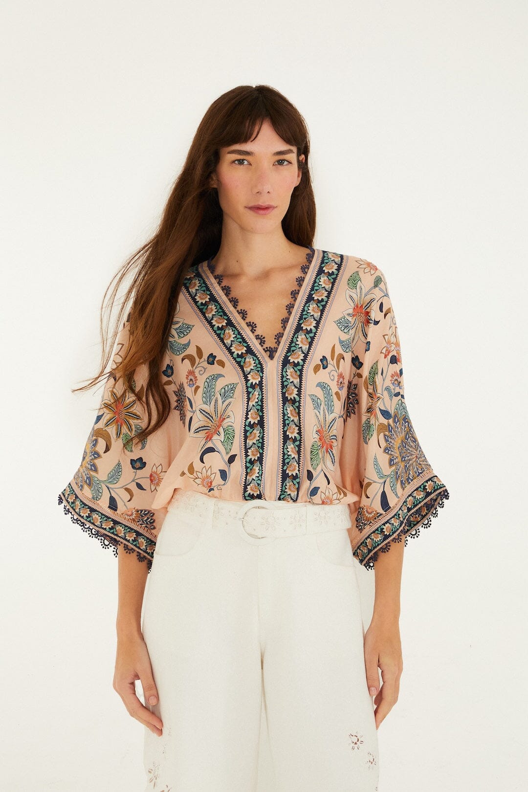 body rosa claro con tapiz floral delhi