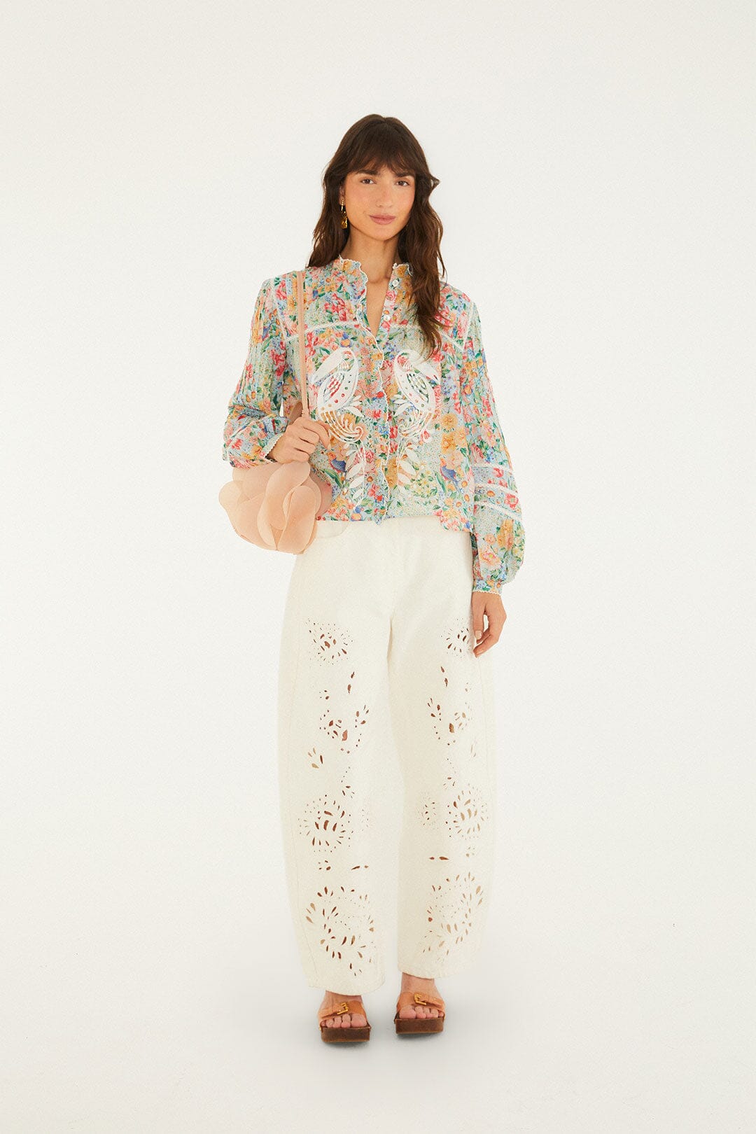Blusa Rendeira Multicolor con Cutwork y Manga Larga