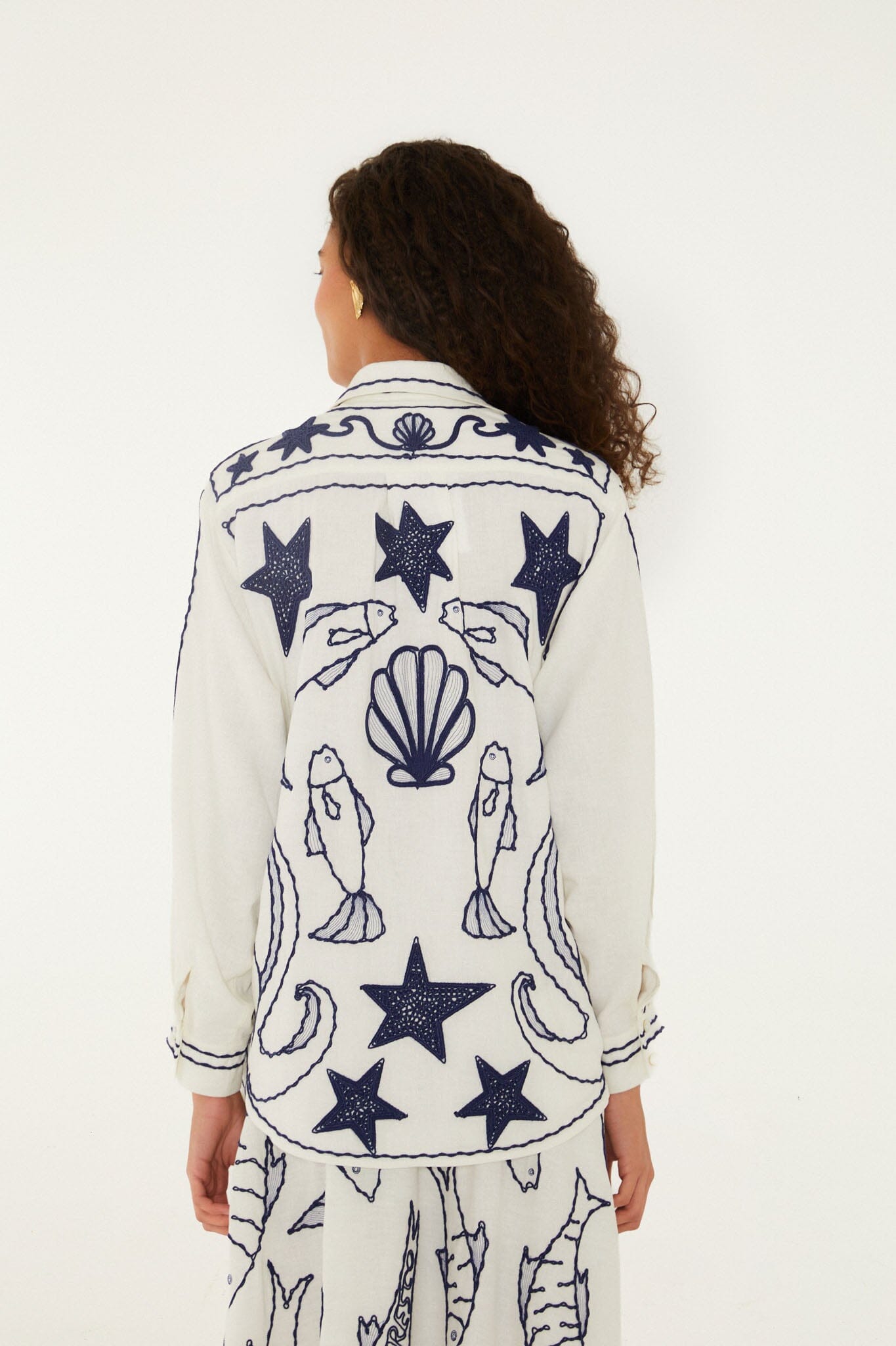 Camisa Blanco Hueso Bordada Fresh Fish con Manga Abombada