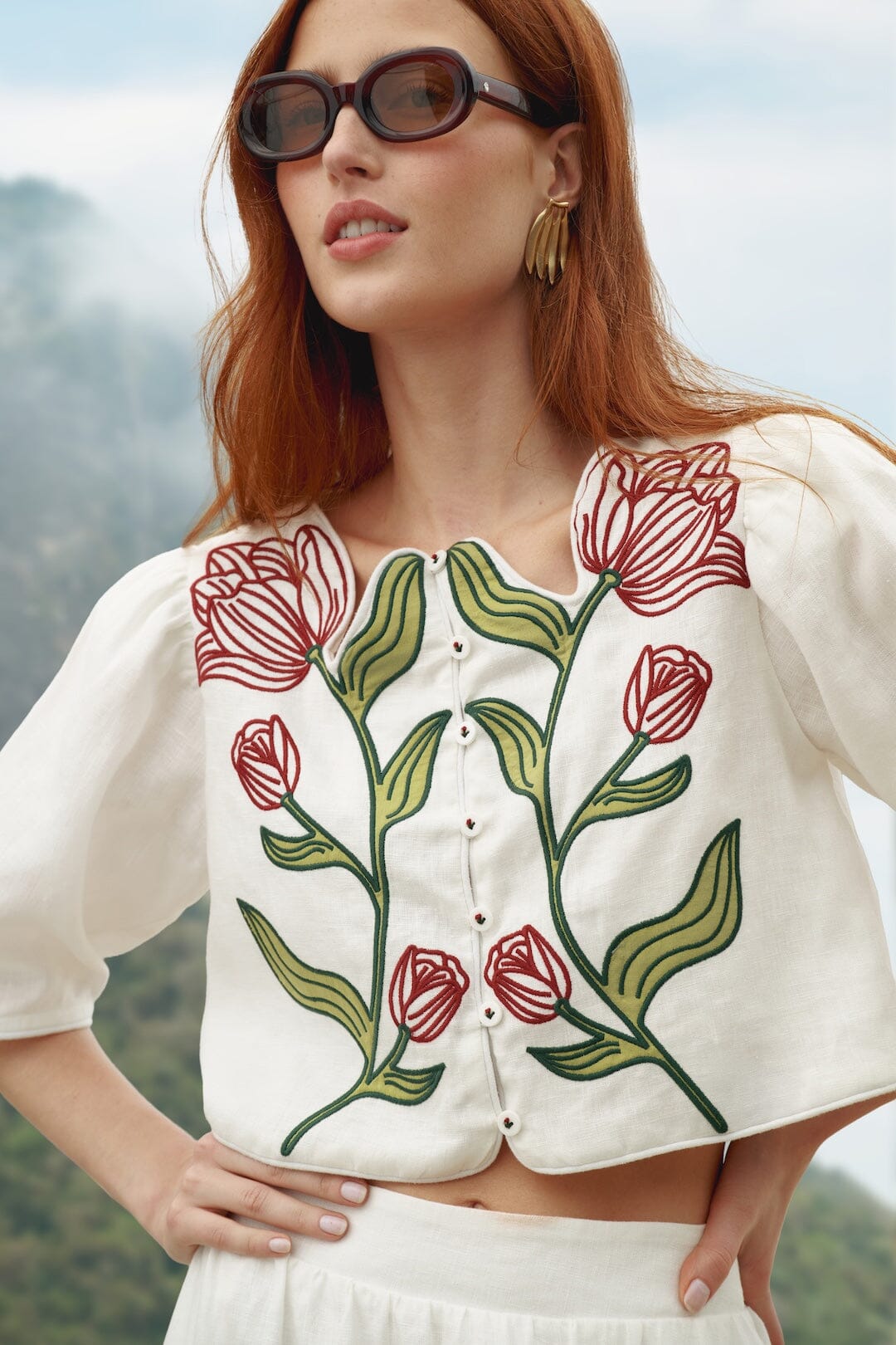 Crop Top Blanco Hueso Bordado con Flores
