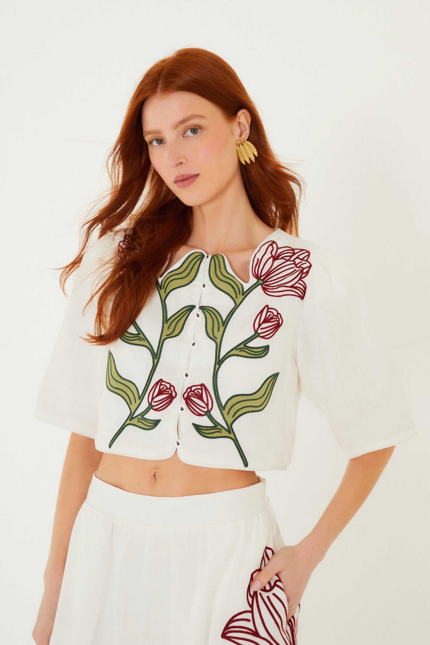 Crop Top Blanco Hueso Bordado con Flores