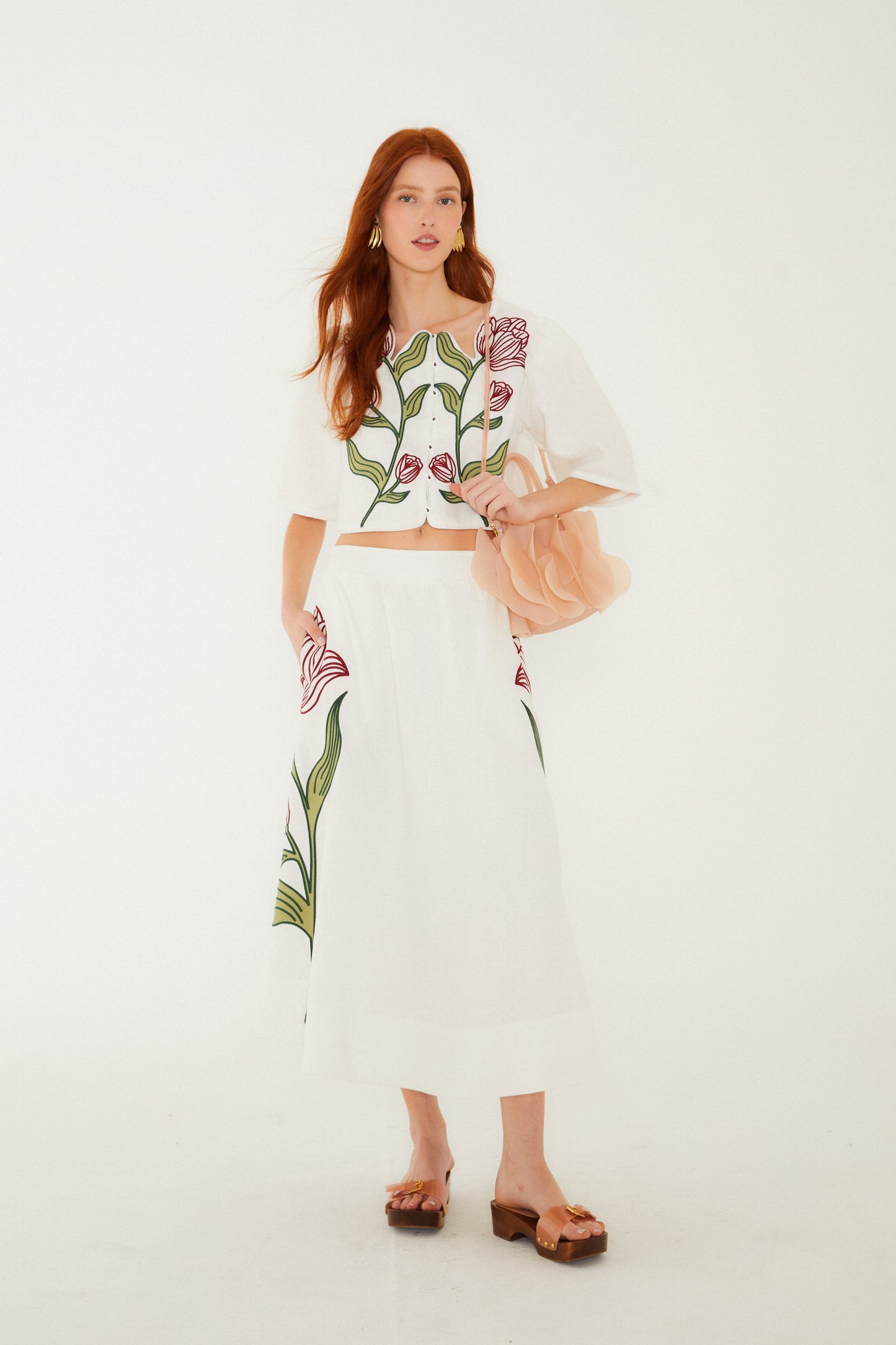 Crop Top Blanco Hueso Bordado con Flores